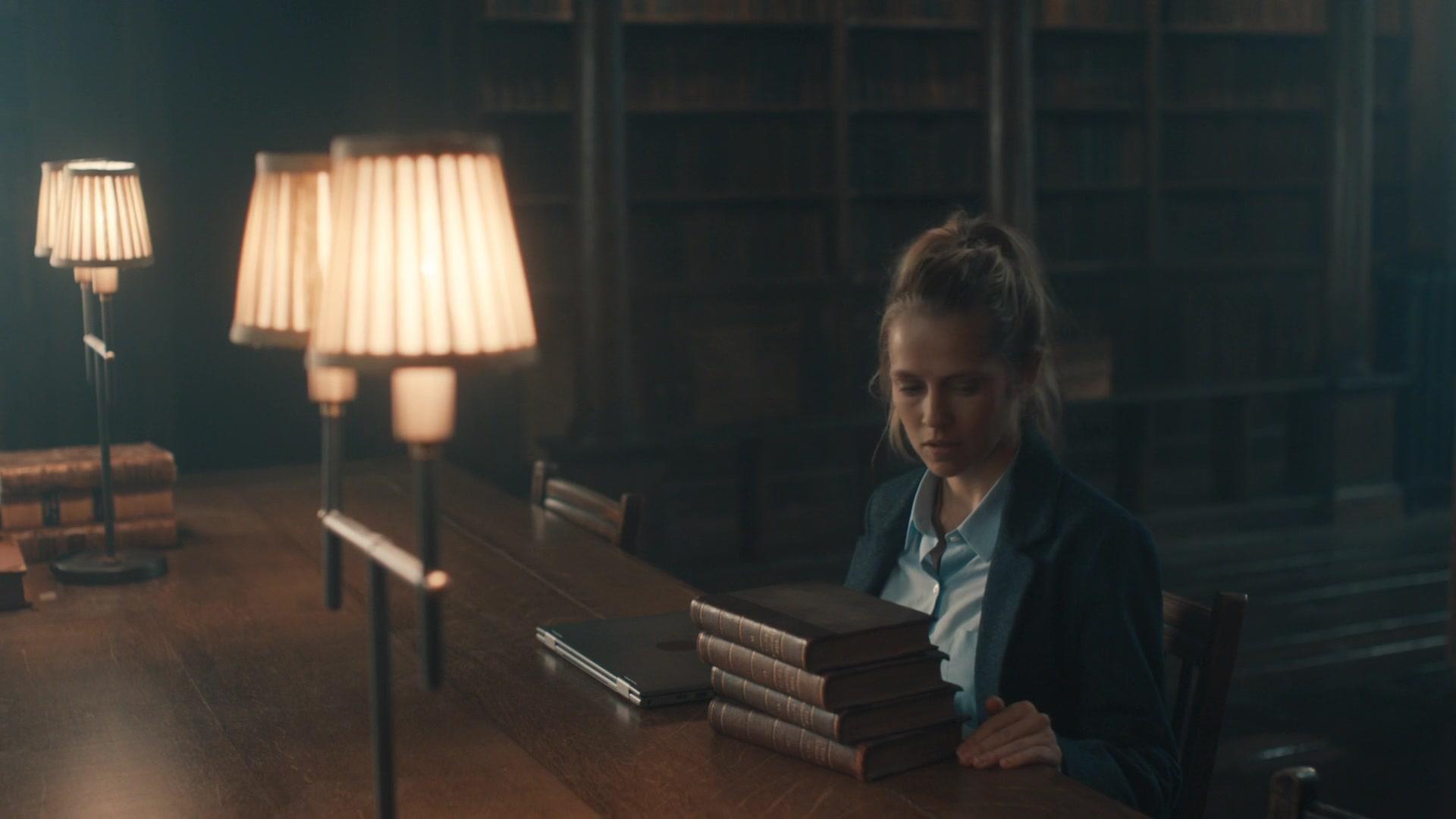 A_Discovery_of_Witches_S01E02_1080p_ATP_1455.jpg