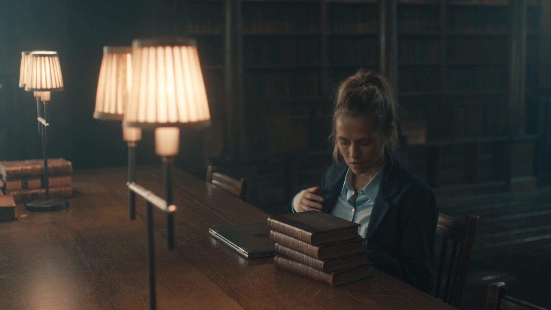 A_Discovery_of_Witches_S01E02_1080p_ATP_1457.jpg