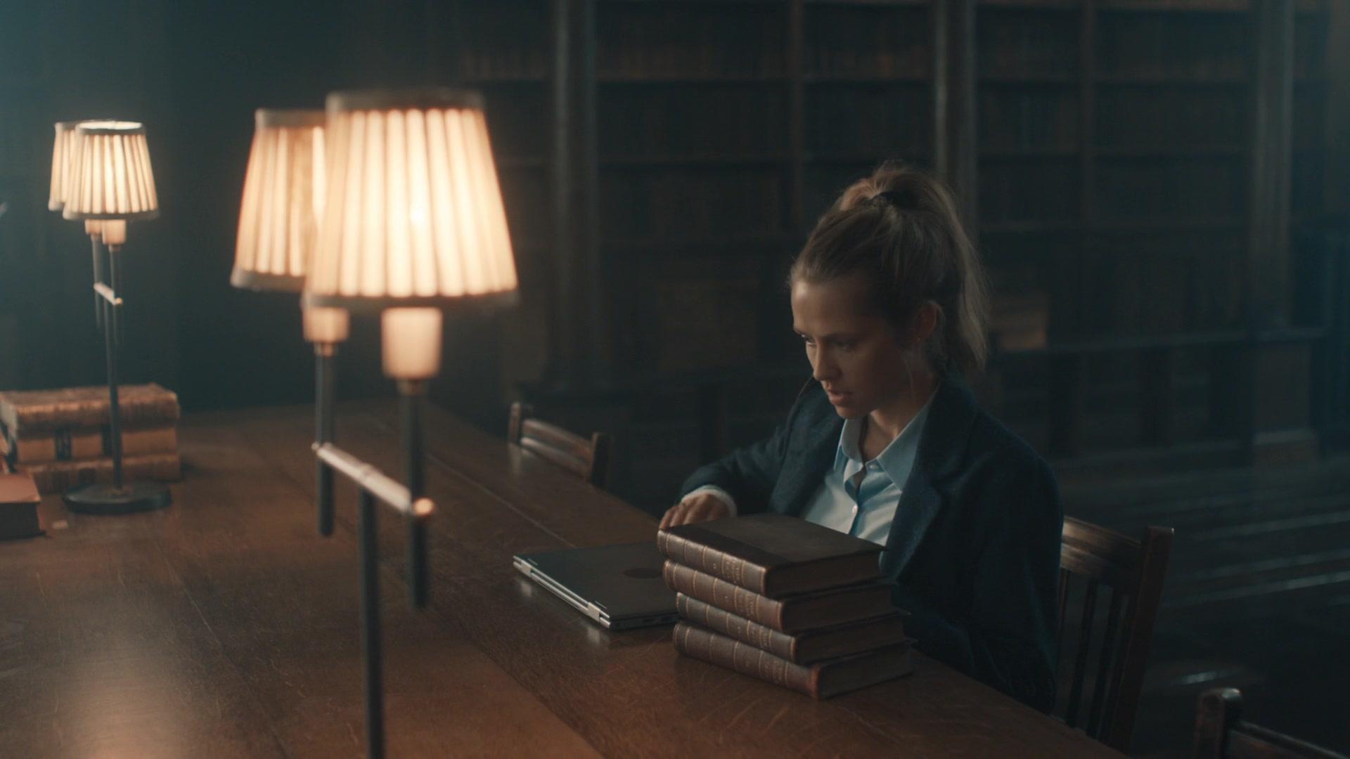 A_Discovery_of_Witches_S01E02_1080p_ATP_1458.jpg