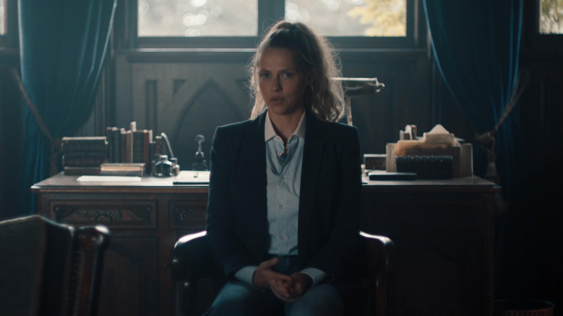A_Discovery_of_Witches_S01E02_1080p_ATP_4770.jpg