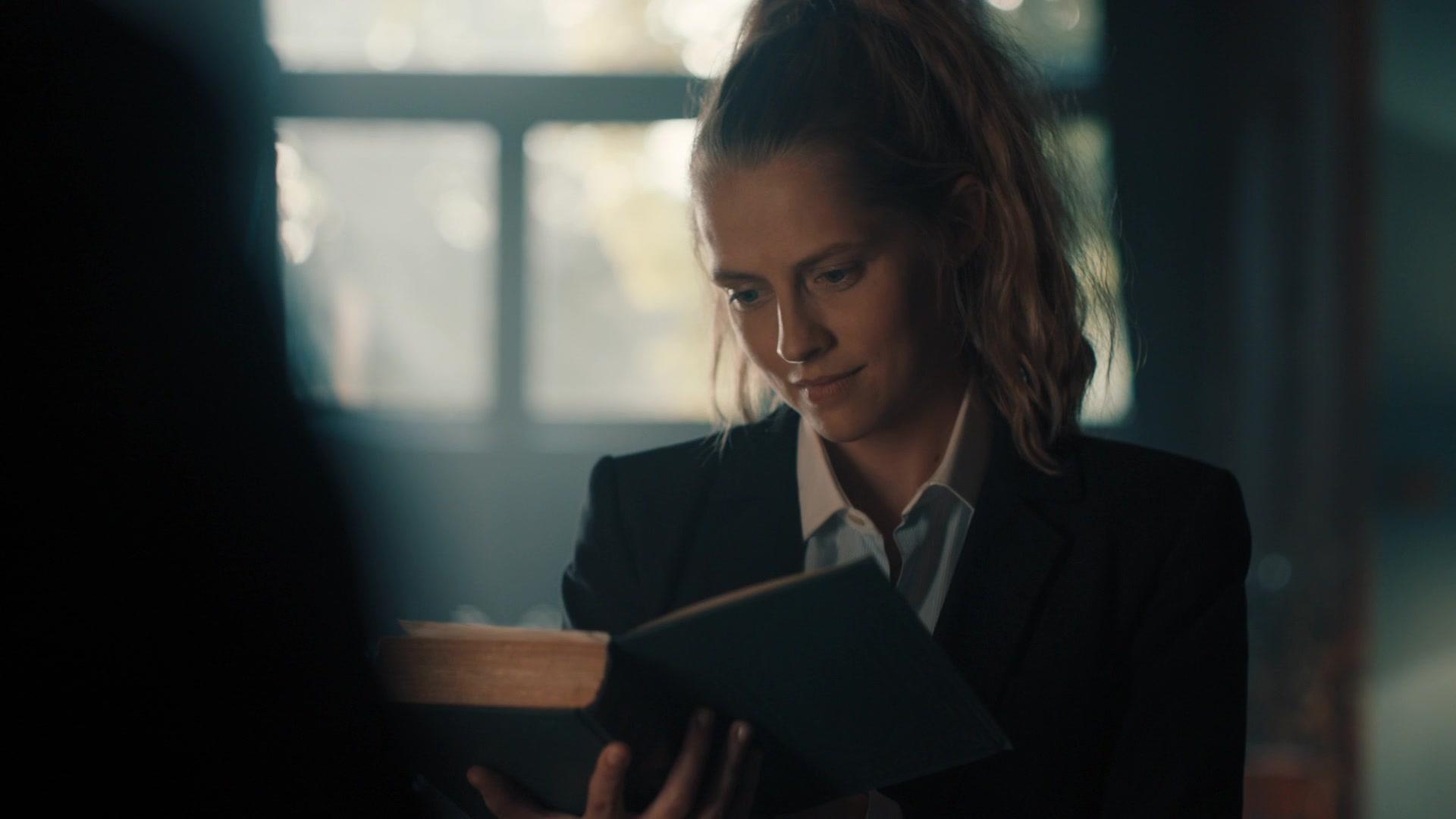 A_Discovery_of_Witches_S01E02_1080p_ATP_5040.jpg