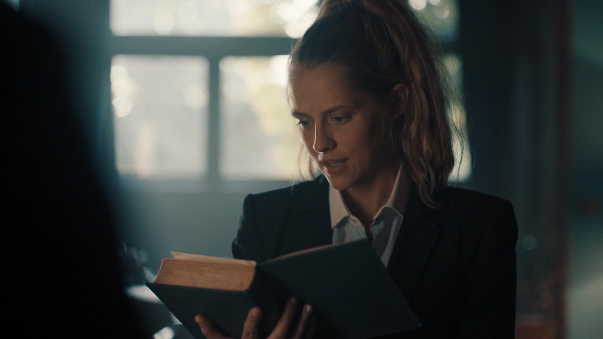 A_Discovery_of_Witches_S01E02_1080p_ATP_5052.jpg