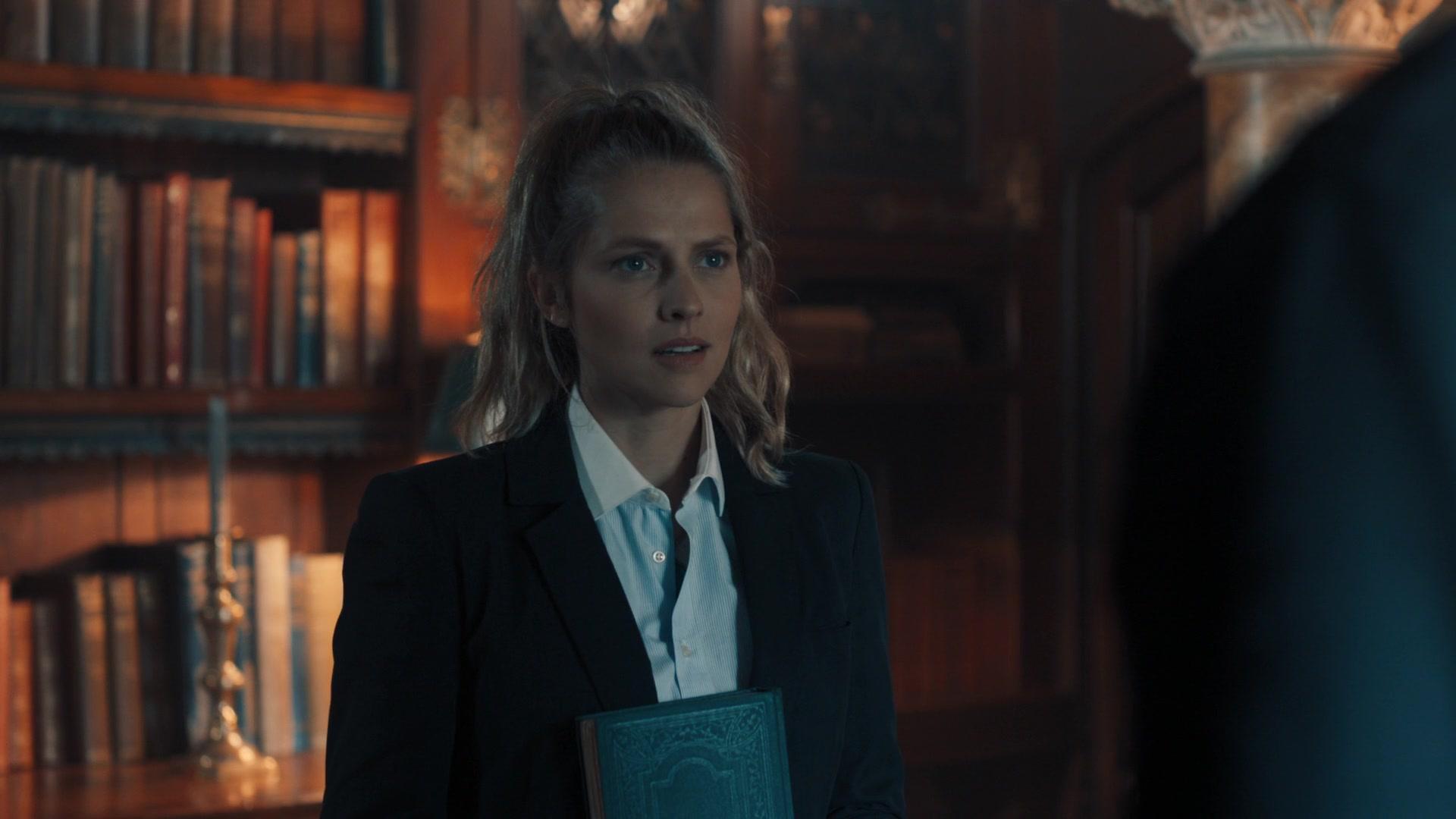 A_Discovery_of_Witches_S01E02_1080p_ATP_5160.jpg A_Discovery_of_Witches_S01E02_1080p_ATP_5160.jpg