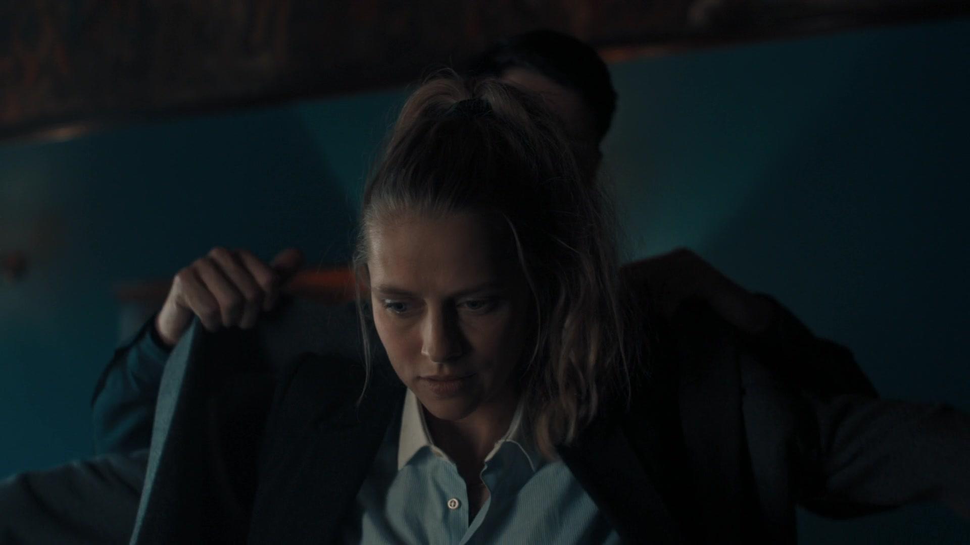 A_Discovery_of_Witches_S01E02_1080p_ATP_5299.jpg
