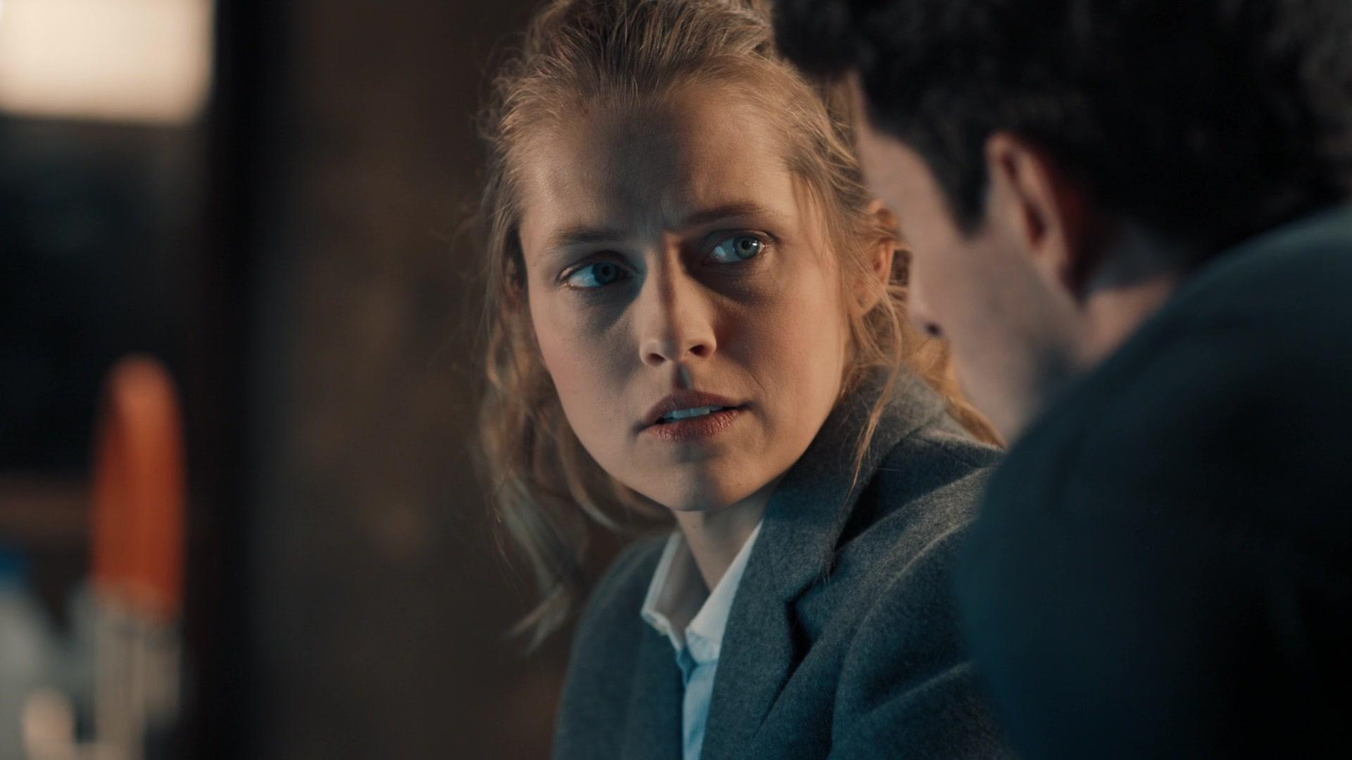 A_Discovery_of_Witches_S01E02_1080p_ATP_5688.jpg
