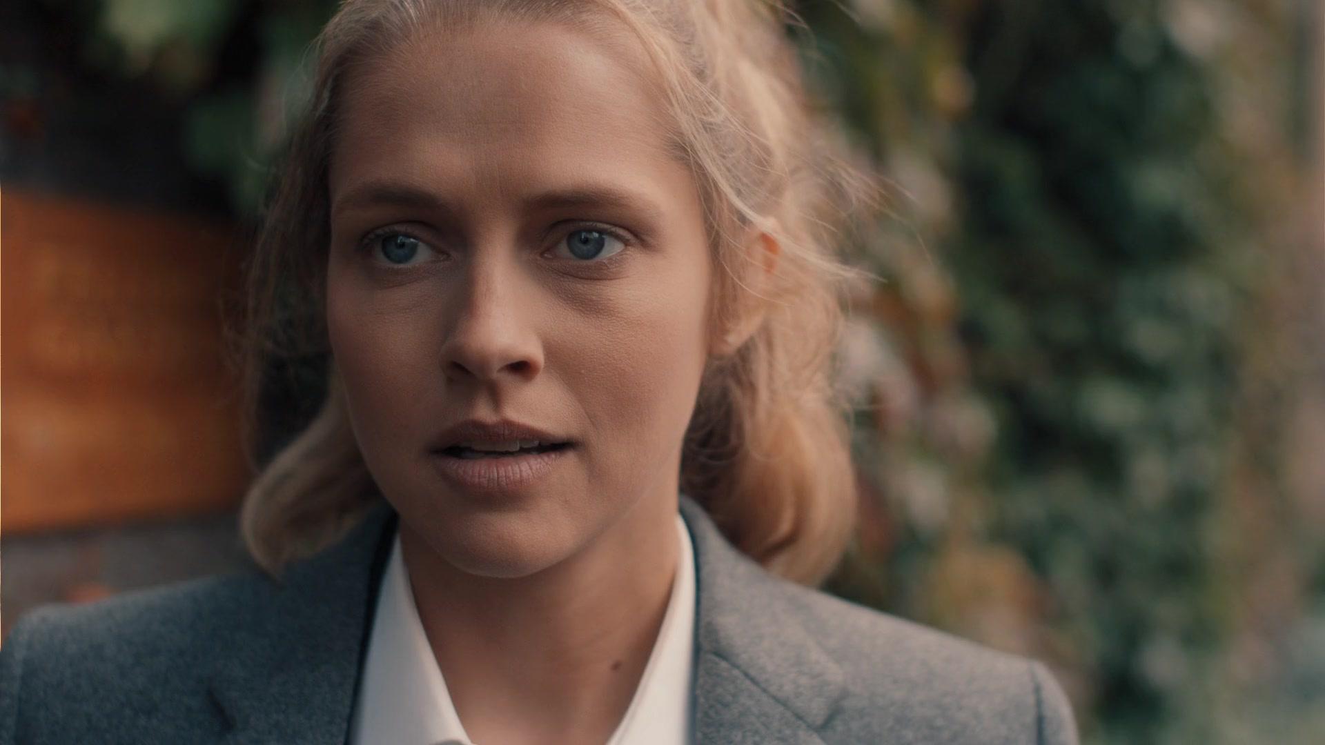 A_Discovery_of_Witches_S01E02_1080p_ATP_6069.jpg