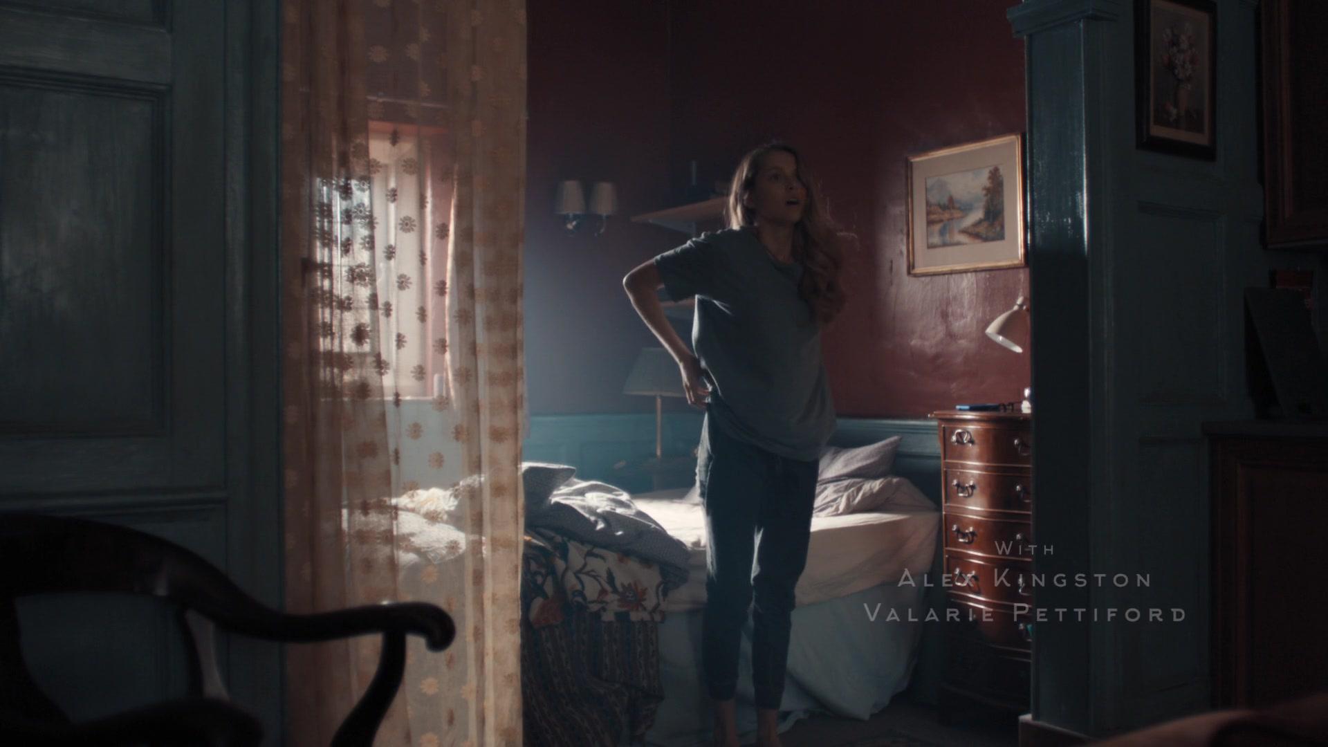 A_Discovery_of_Witches_S01E03_1080p_ATP_0117.jpg A_Discovery_of_Witches_S01E03_1080p_ATP_0117.jpg