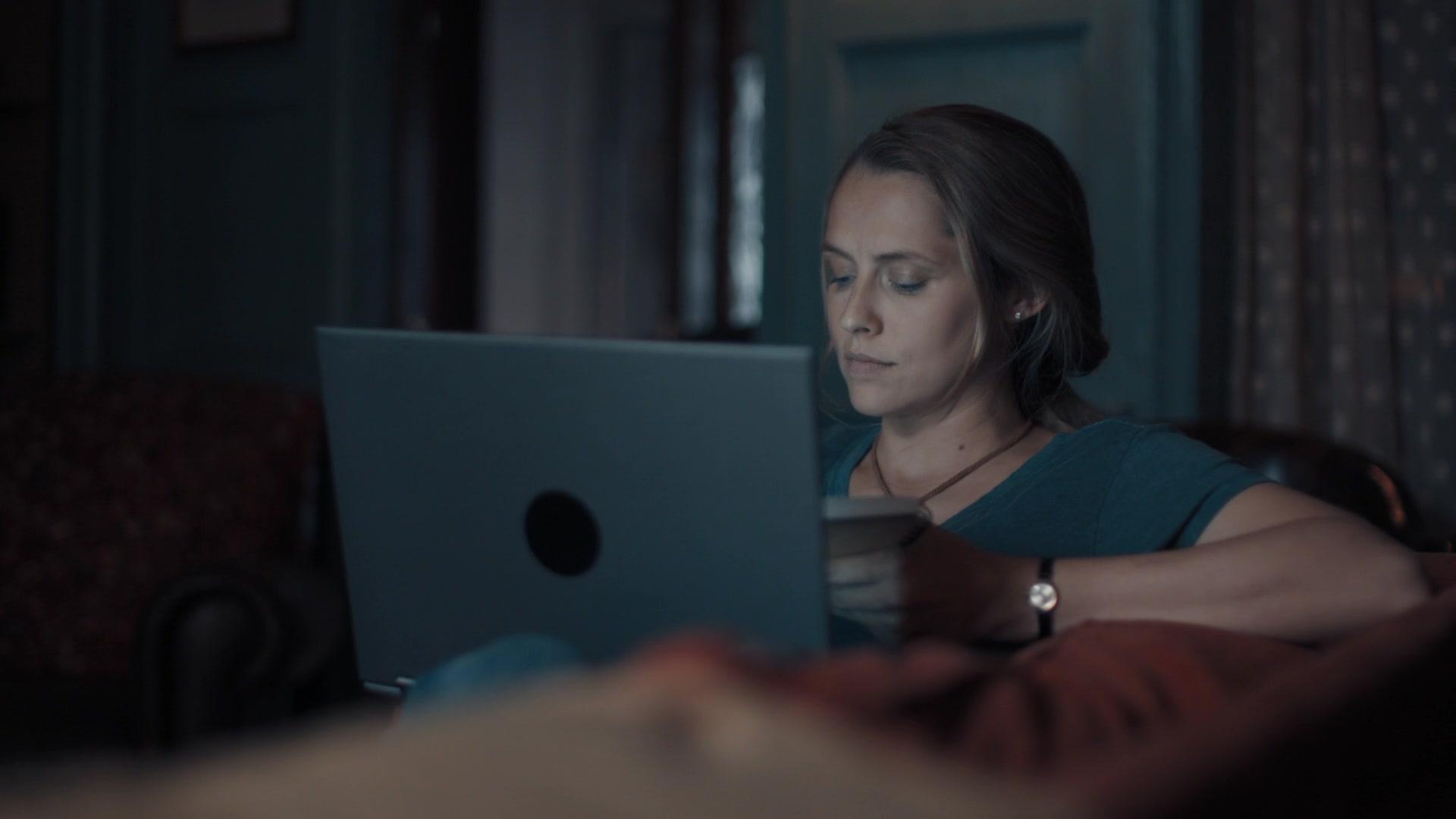 A_Discovery_of_Witches_S01E03_1080p_ATP_1975.jpg