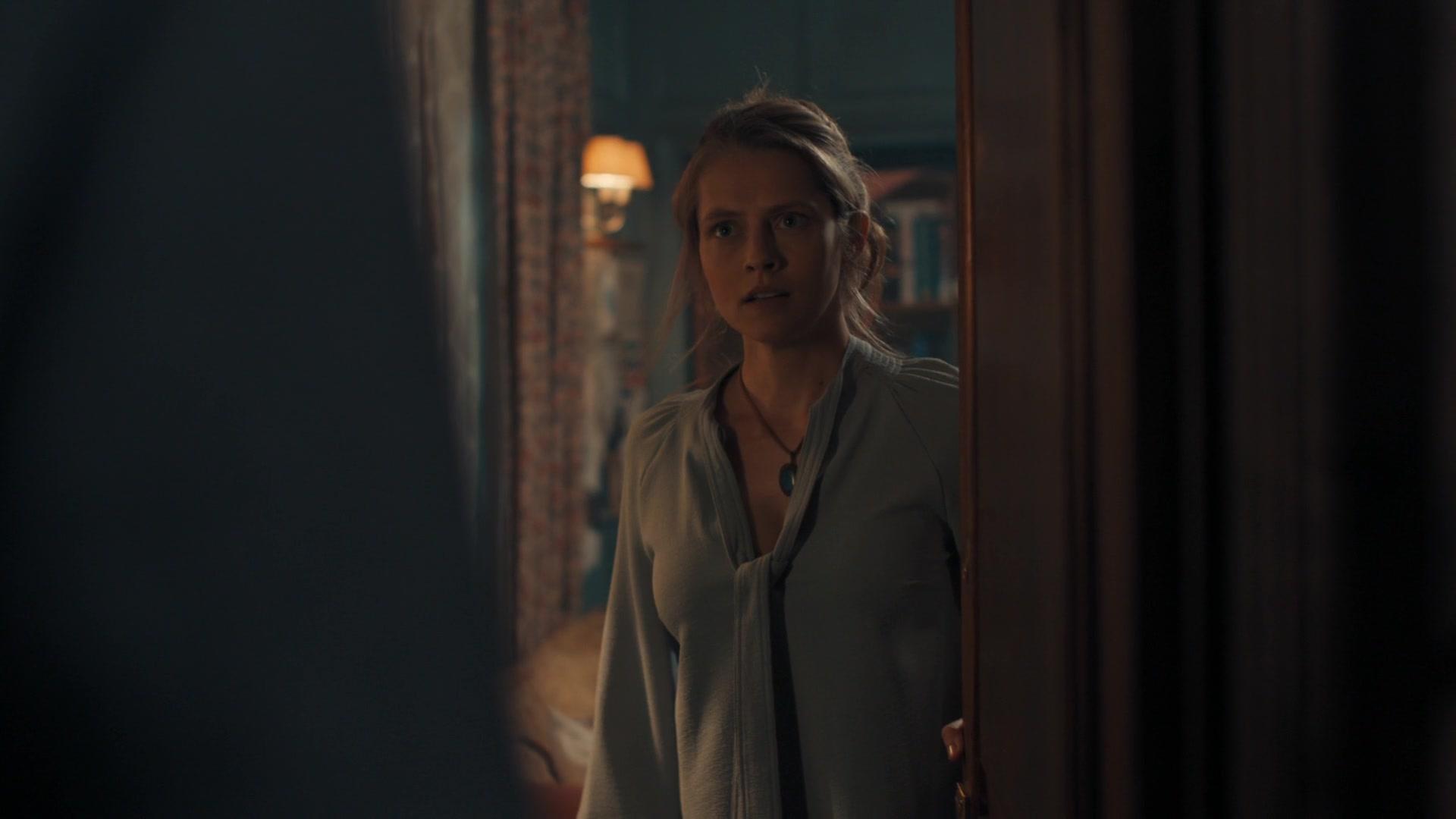 A_Discovery_of_Witches_S01E03_1080p_ATP_3566.jpg