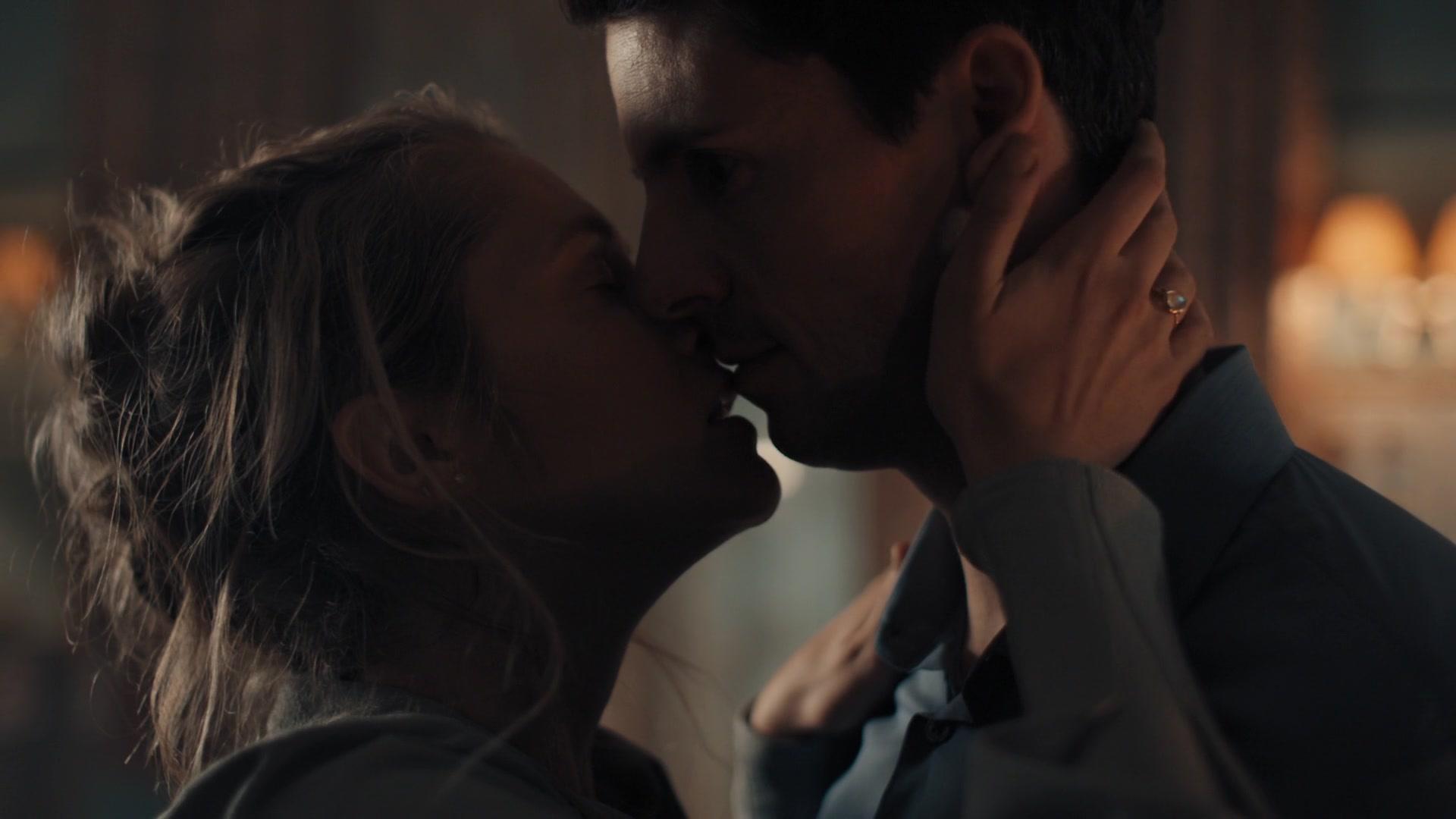 A_Discovery_of_Witches_S01E03_1080p_ATP_4312.jpg
