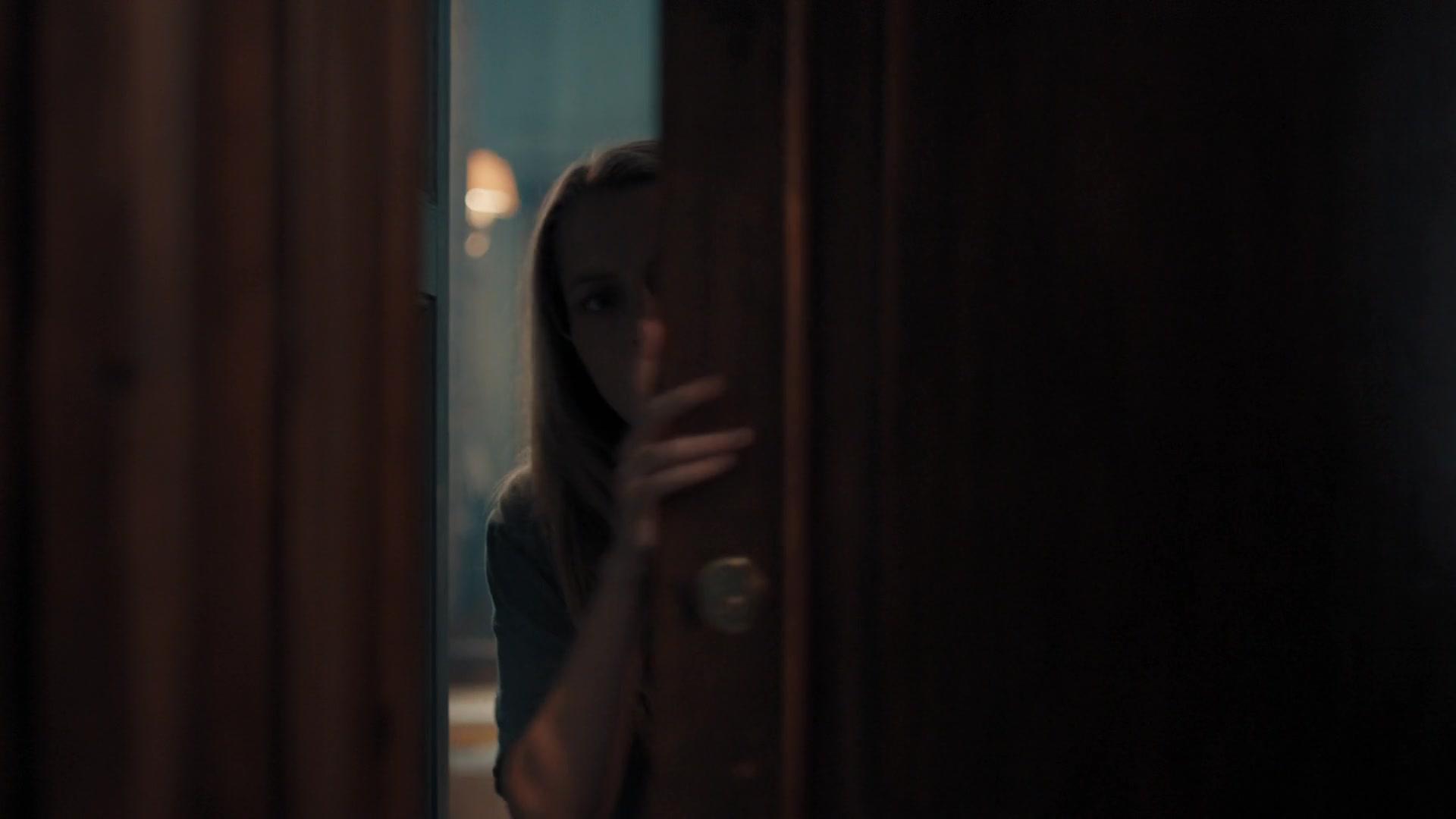 A_Discovery_of_Witches_S01E03_1080p_ATP_4642.jpg