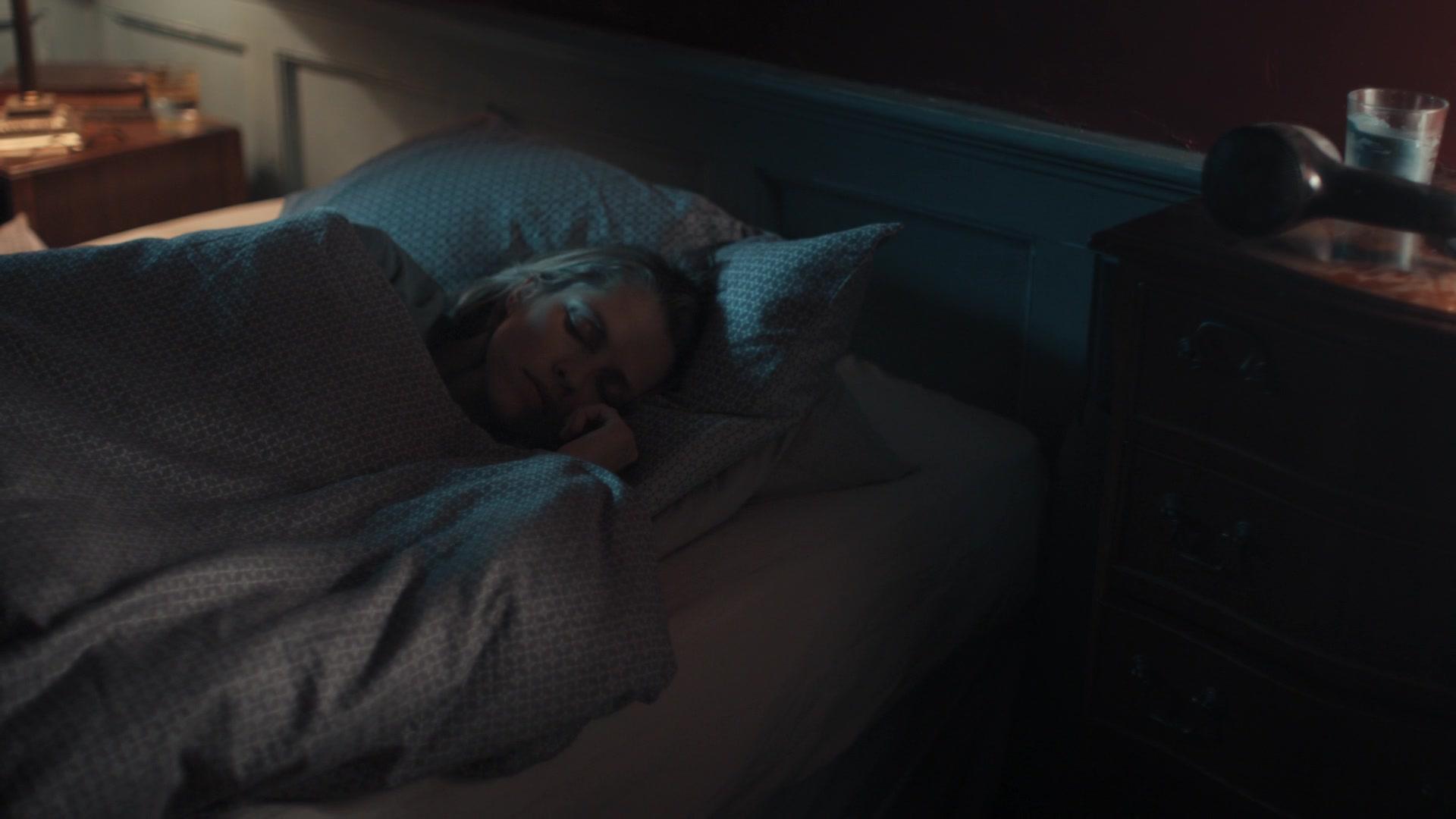 A_Discovery_of_Witches_S01E03_1080p_ATP_5624.jpg