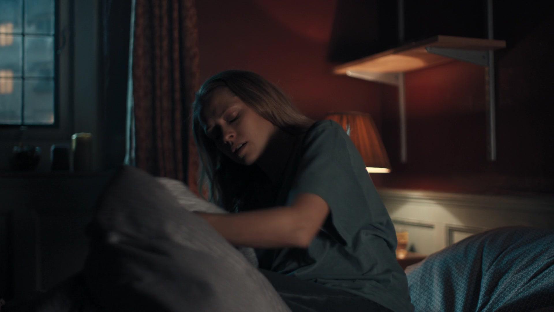 A_Discovery_of_Witches_S01E03_1080p_ATP_5756.jpg A_Discovery_of_Witches_S01E03_1080p_ATP_5756.jpg
