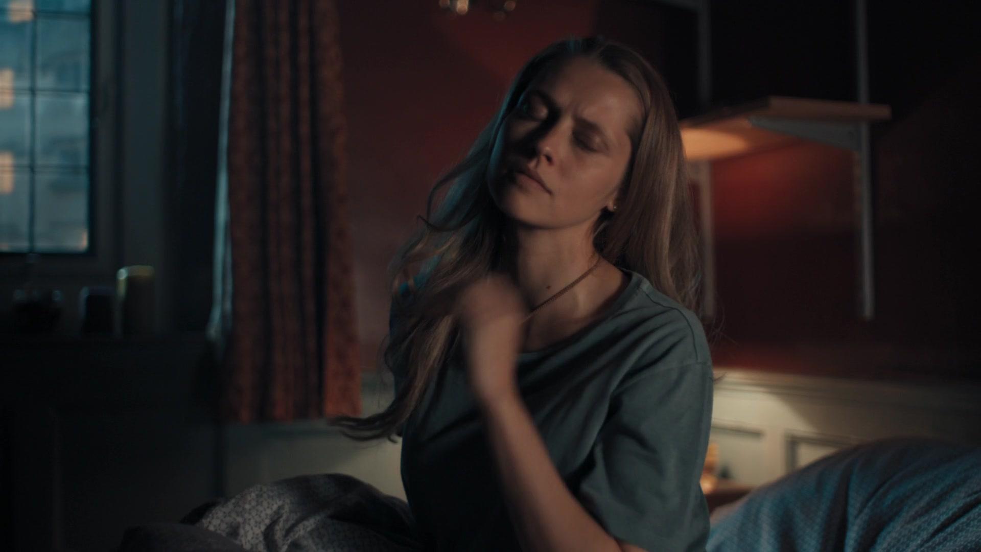 A_Discovery_of_Witches_S01E03_1080p_ATP_5763.jpg