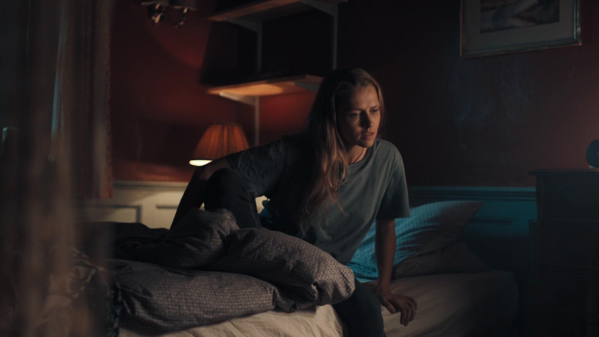 A_Discovery_of_Witches_S01E03_1080p_ATP_5865.jpg