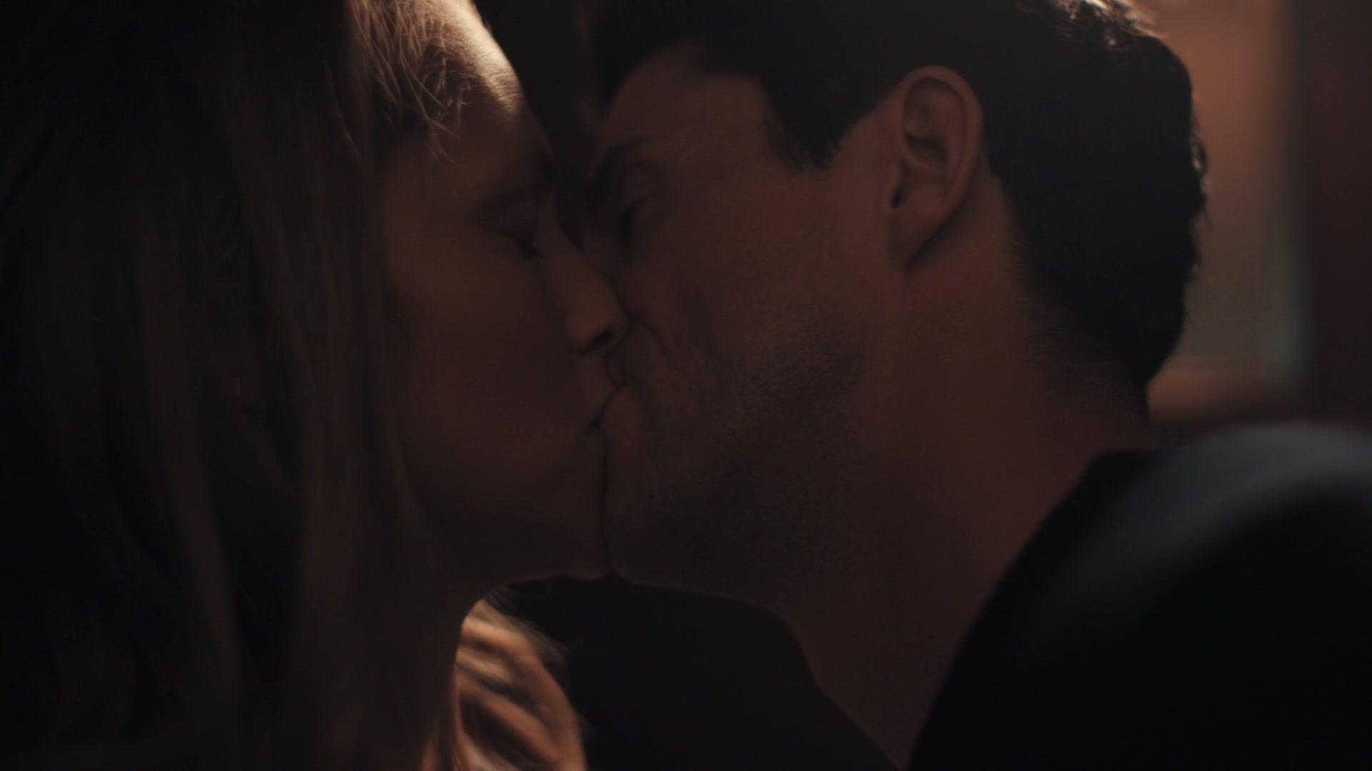 A_Discovery_of_Witches_S01E03_1080p_ATP_5968.jpg A_Discovery_of_Witches_S01E03_1080p_ATP_5968.jpg