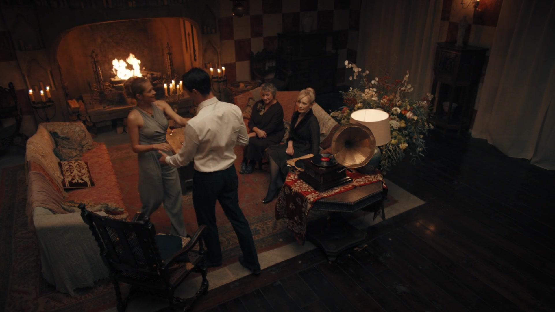 A_Discovery_of_Witches_S01E04_1080p_ATP_4305.jpg