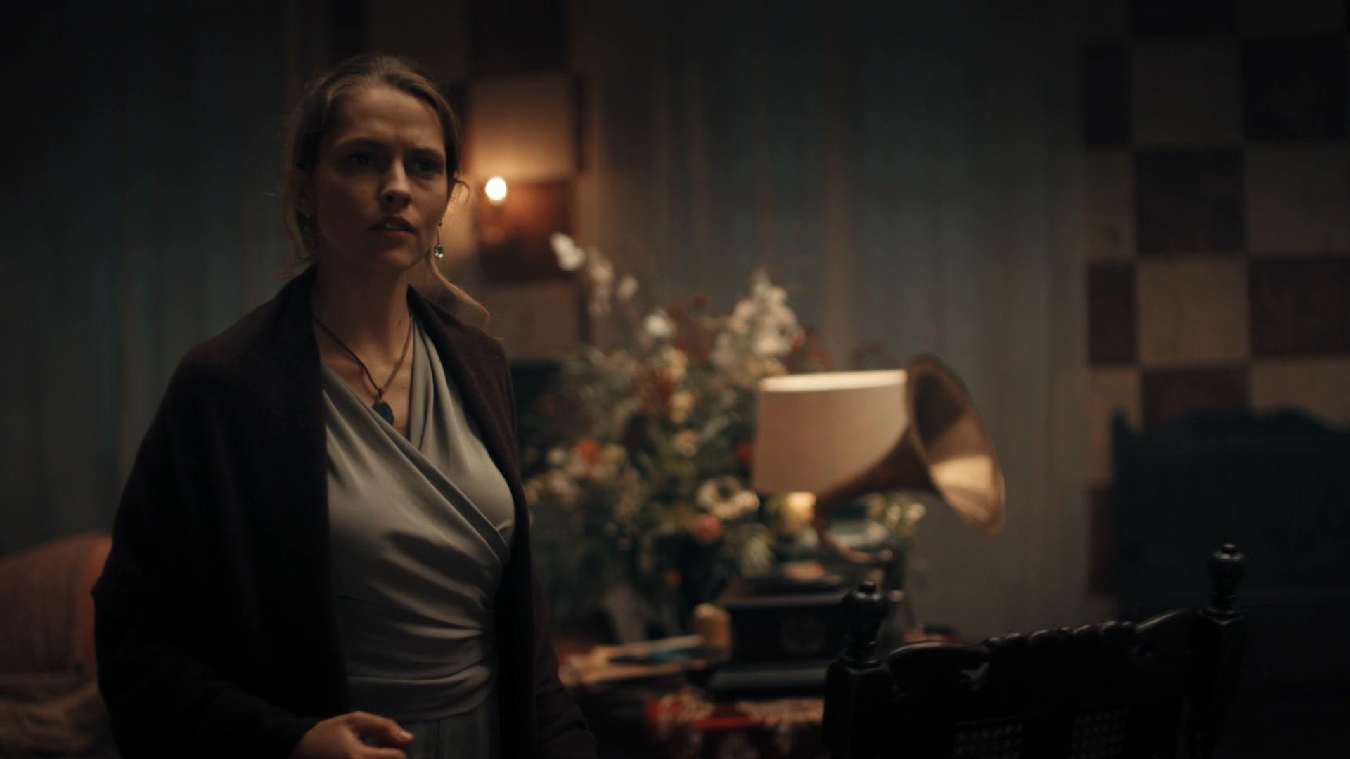 A_Discovery_of_Witches_S01E04_1080p_ATP_5517.jpg A_Discovery_of_Witches_S01E04_1080p_ATP_5517.jpg