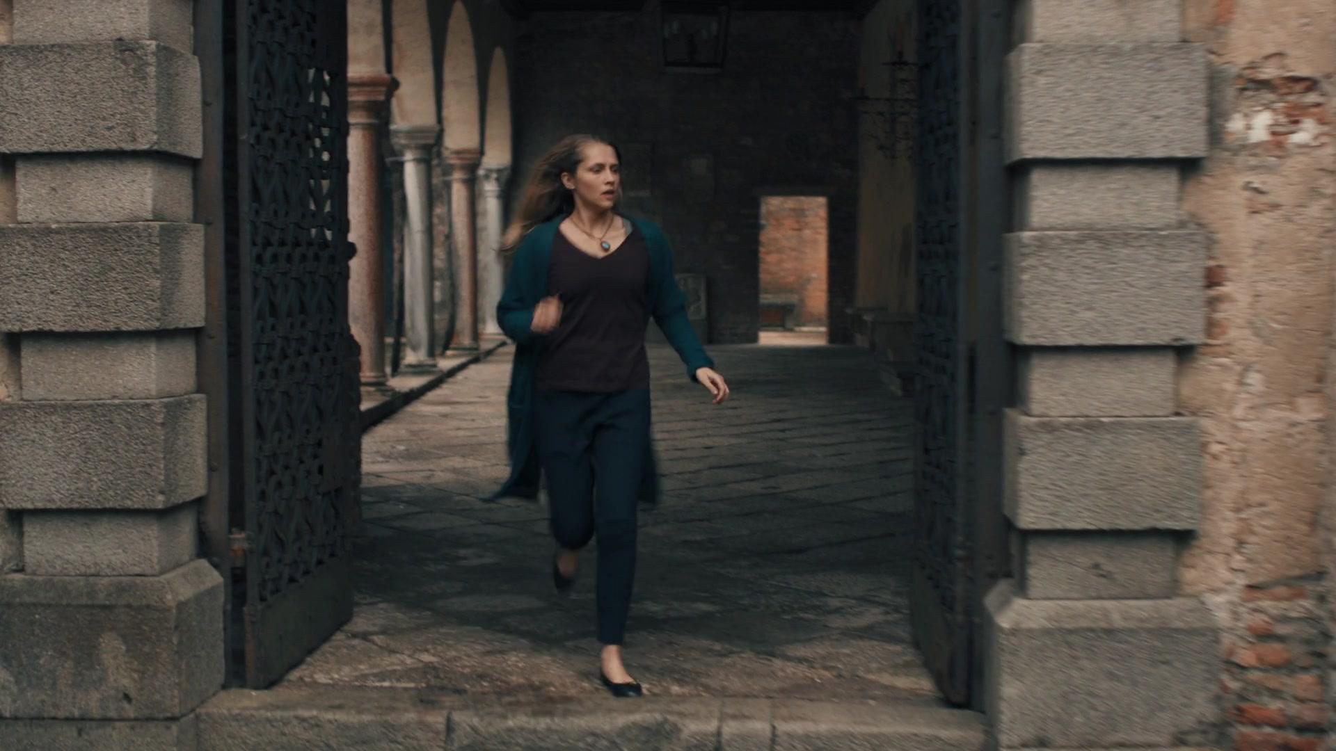 A_Discovery_of_Witches_S01E05_1080p_ATP_4197.jpg
