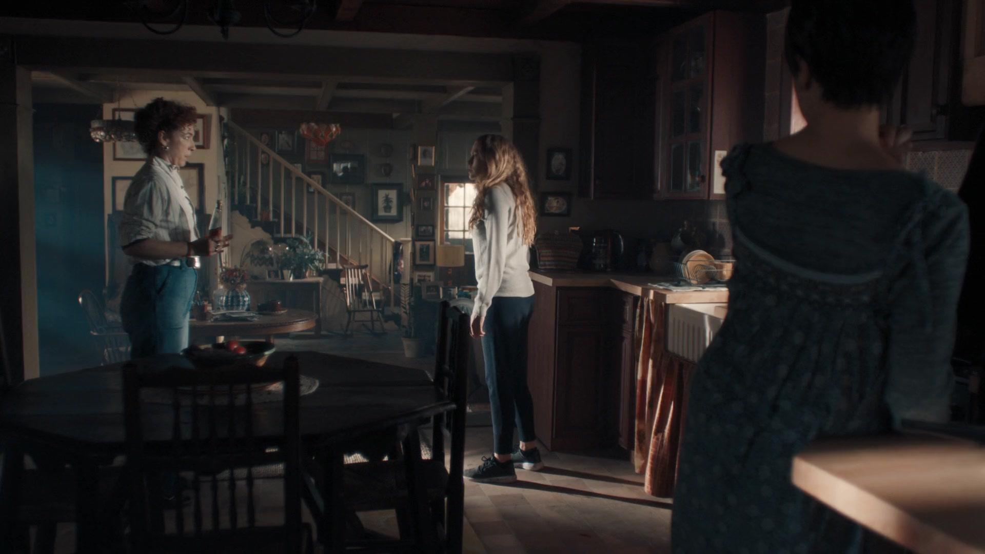 A_Discovery_of_Witches_S01E07_1080p_ATP_3706.jpg