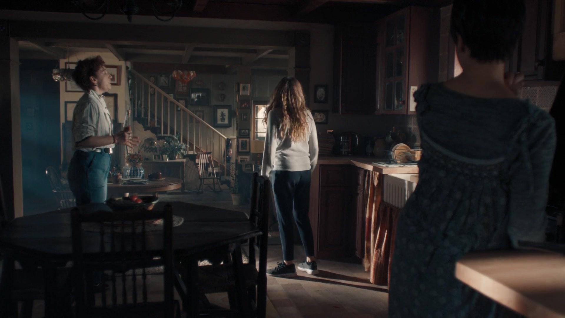 A_Discovery_of_Witches_S01E07_1080p_ATP_3707.jpg