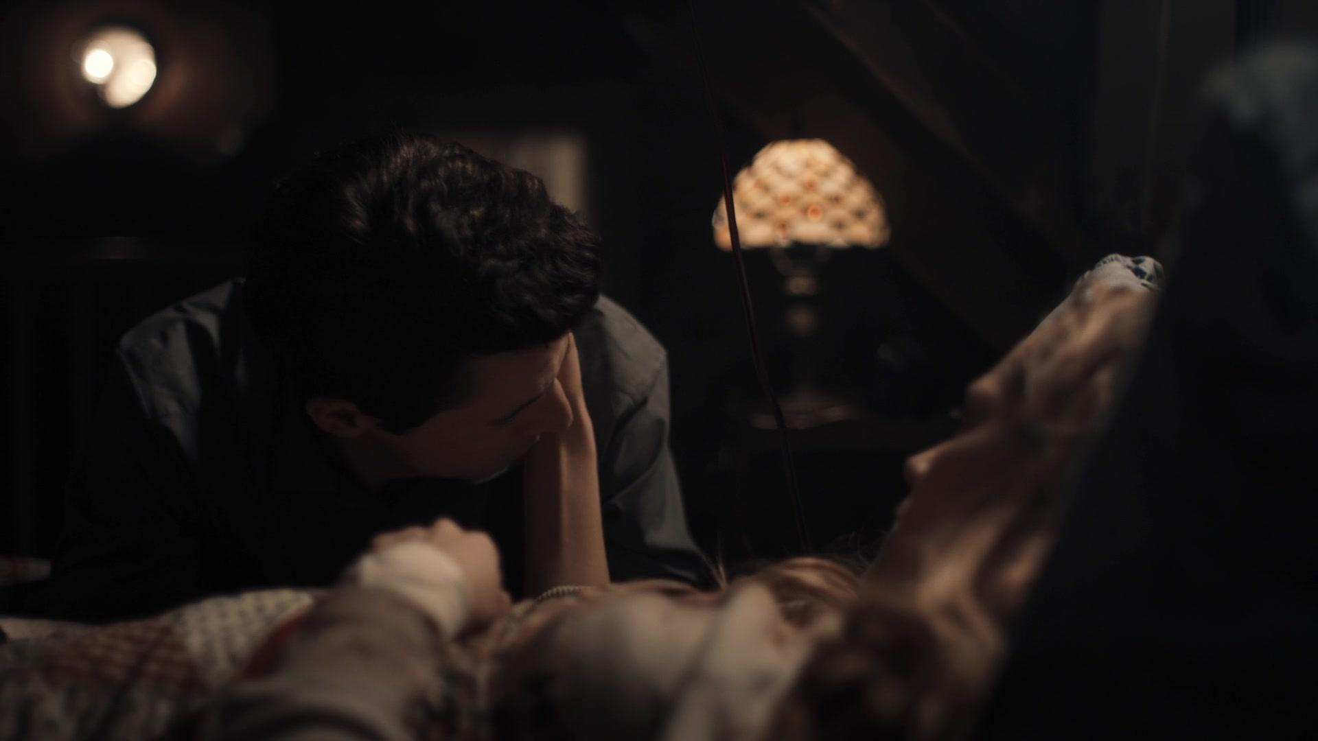 A_Discovery_of_Witches_S01E08_1080p_ATP_1615.jpg A_Discovery_of_Witches_S01E08_1080p_ATP_1615.jpg