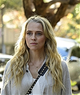 adoringteresap_mixtape_stills_3x04_7_1.jpg