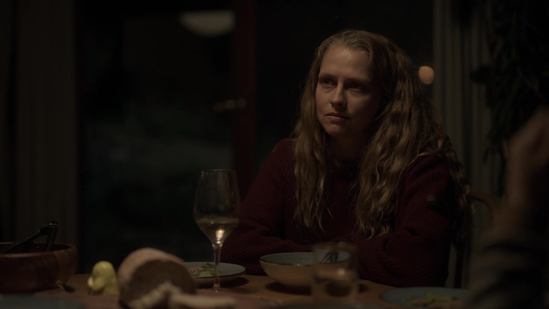 adoringteresap_theclearing_1x04_caps_0210.jpg