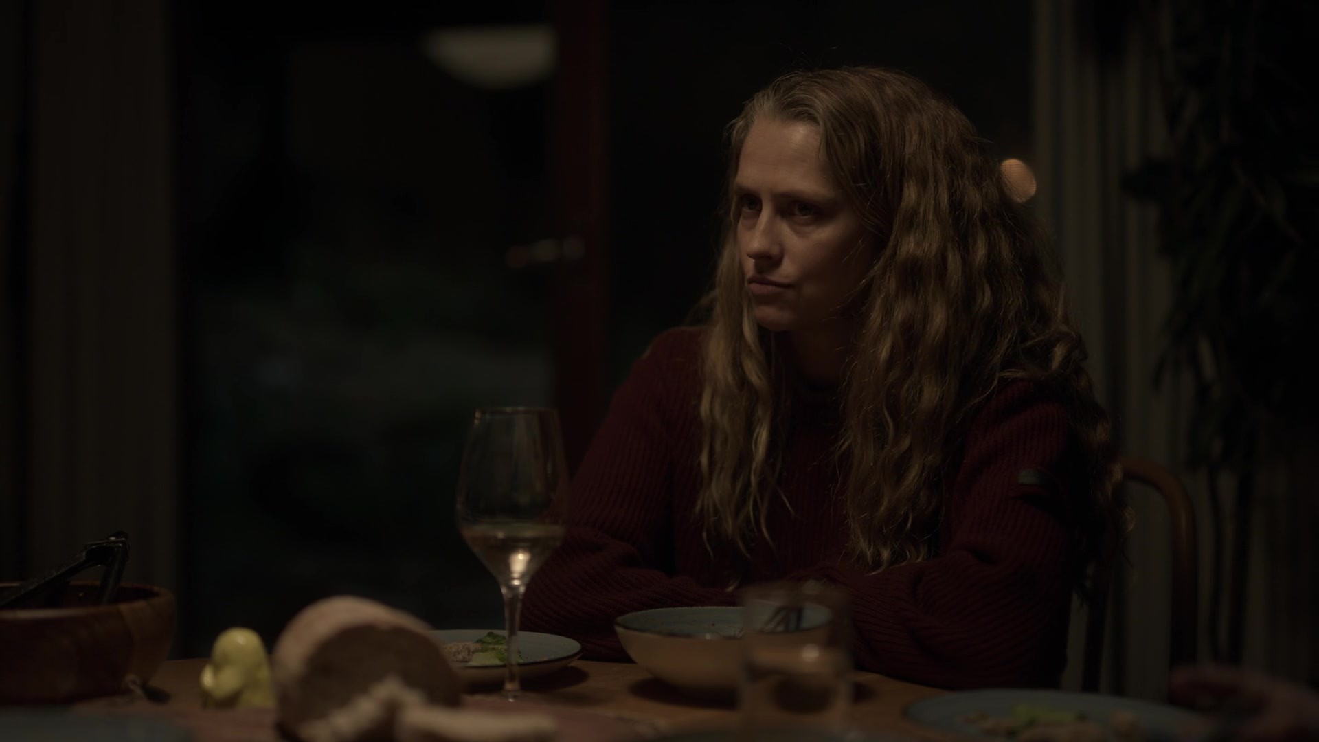 adoringteresap_theclearing_1x04_caps_0212.jpg
