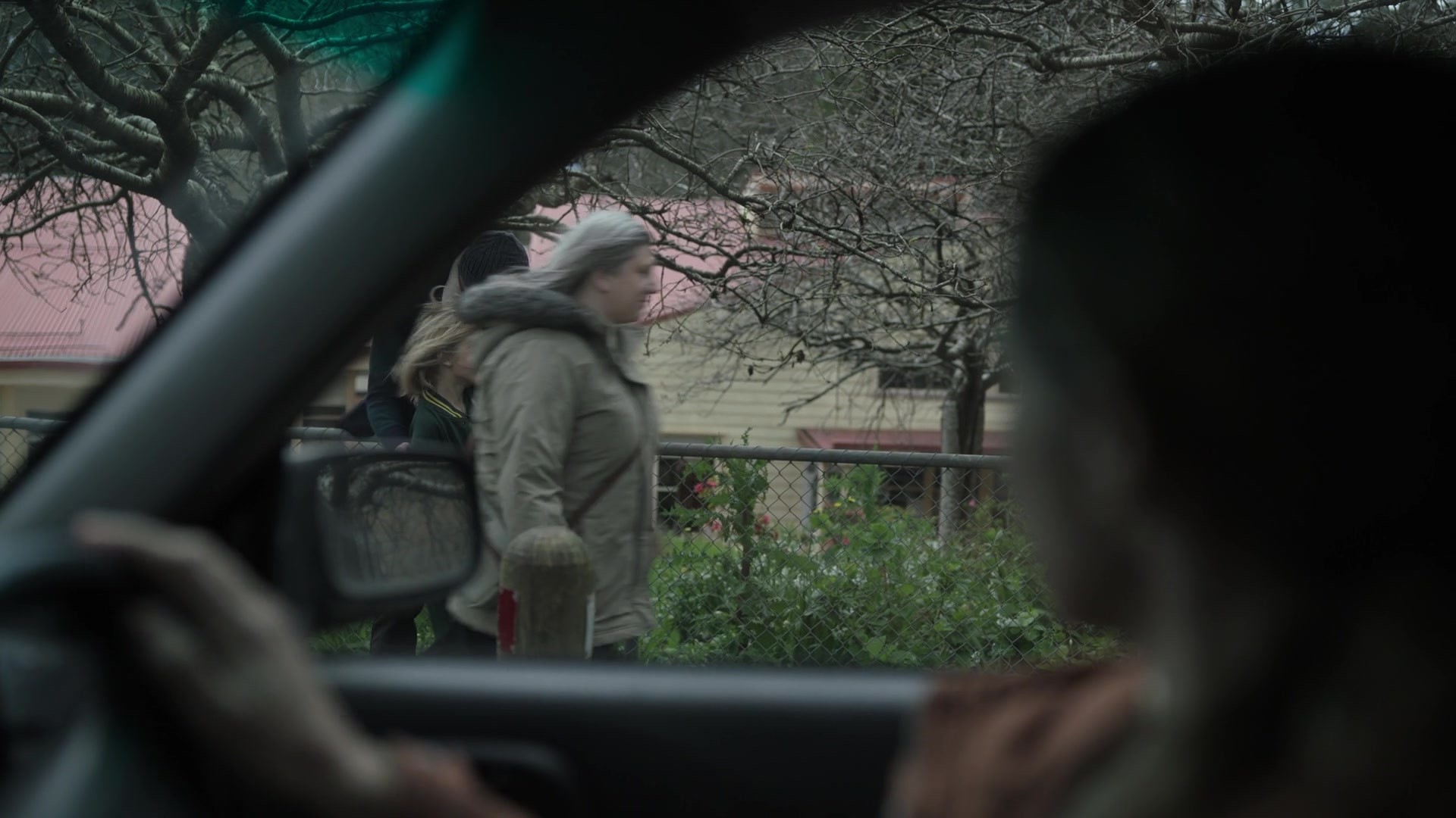 adoringteresap_theclearing_1x04_caps_0284.jpg