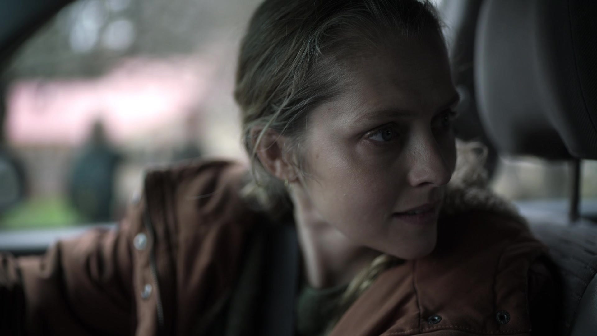 adoringteresap_theclearing_1x04_caps_0311.jpg