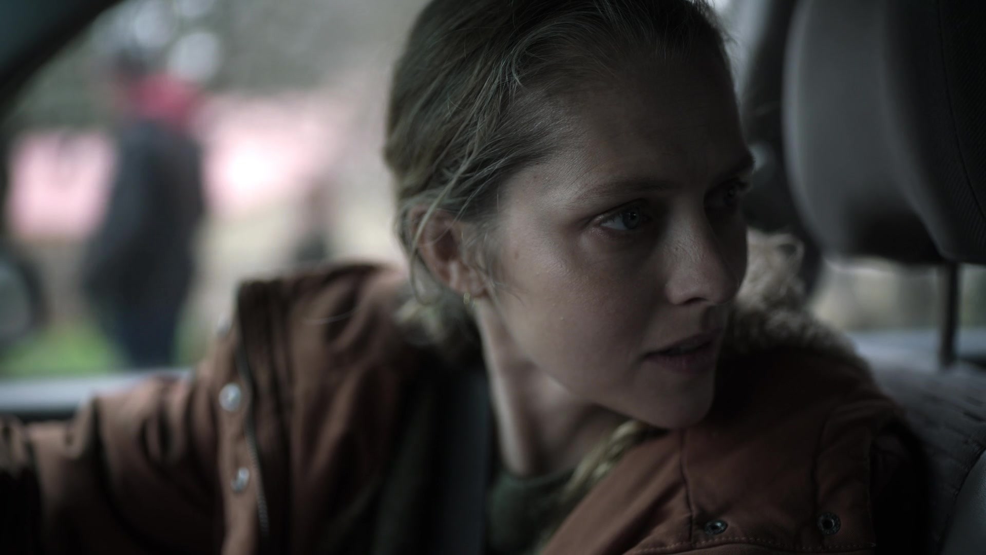 adoringteresap_theclearing_1x04_caps_0312.jpg