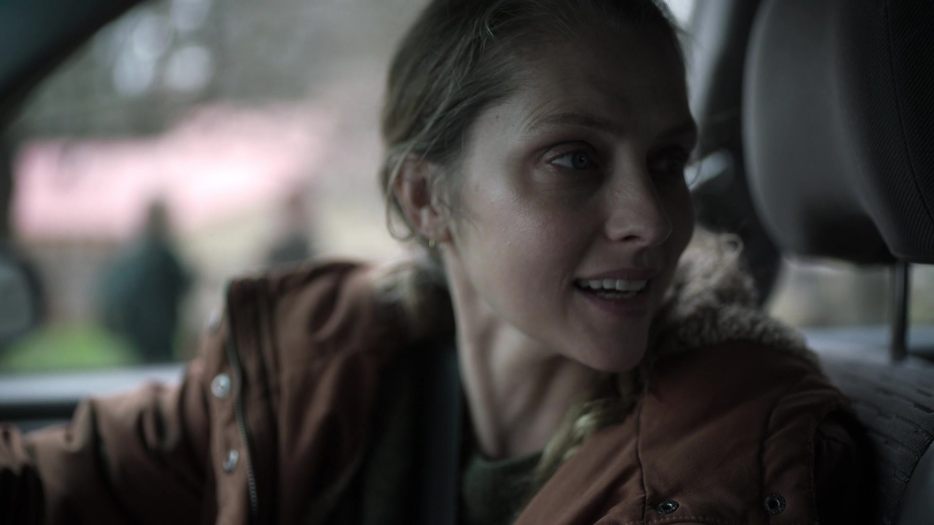 adoringteresap_theclearing_1x04_caps_0315.jpg