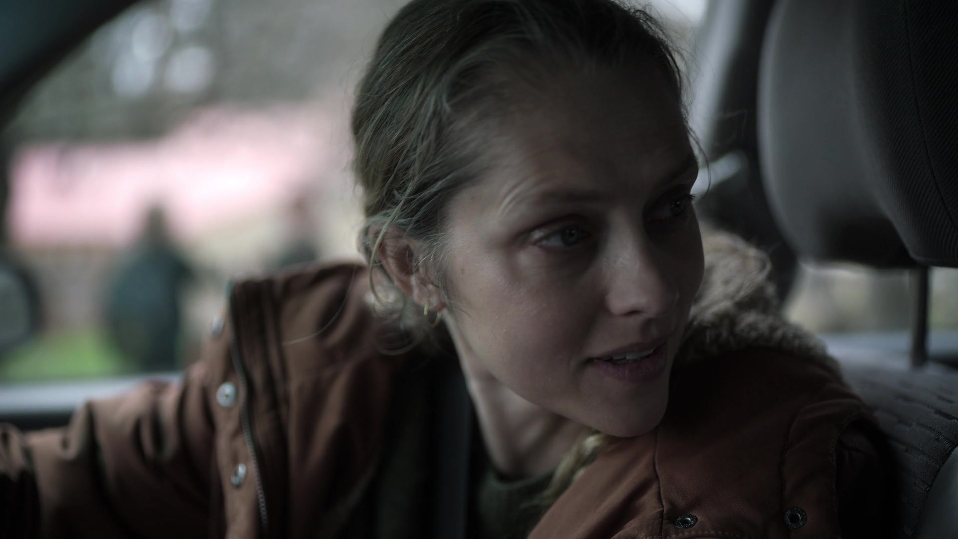 adoringteresap_theclearing_1x04_caps_0316.jpg
