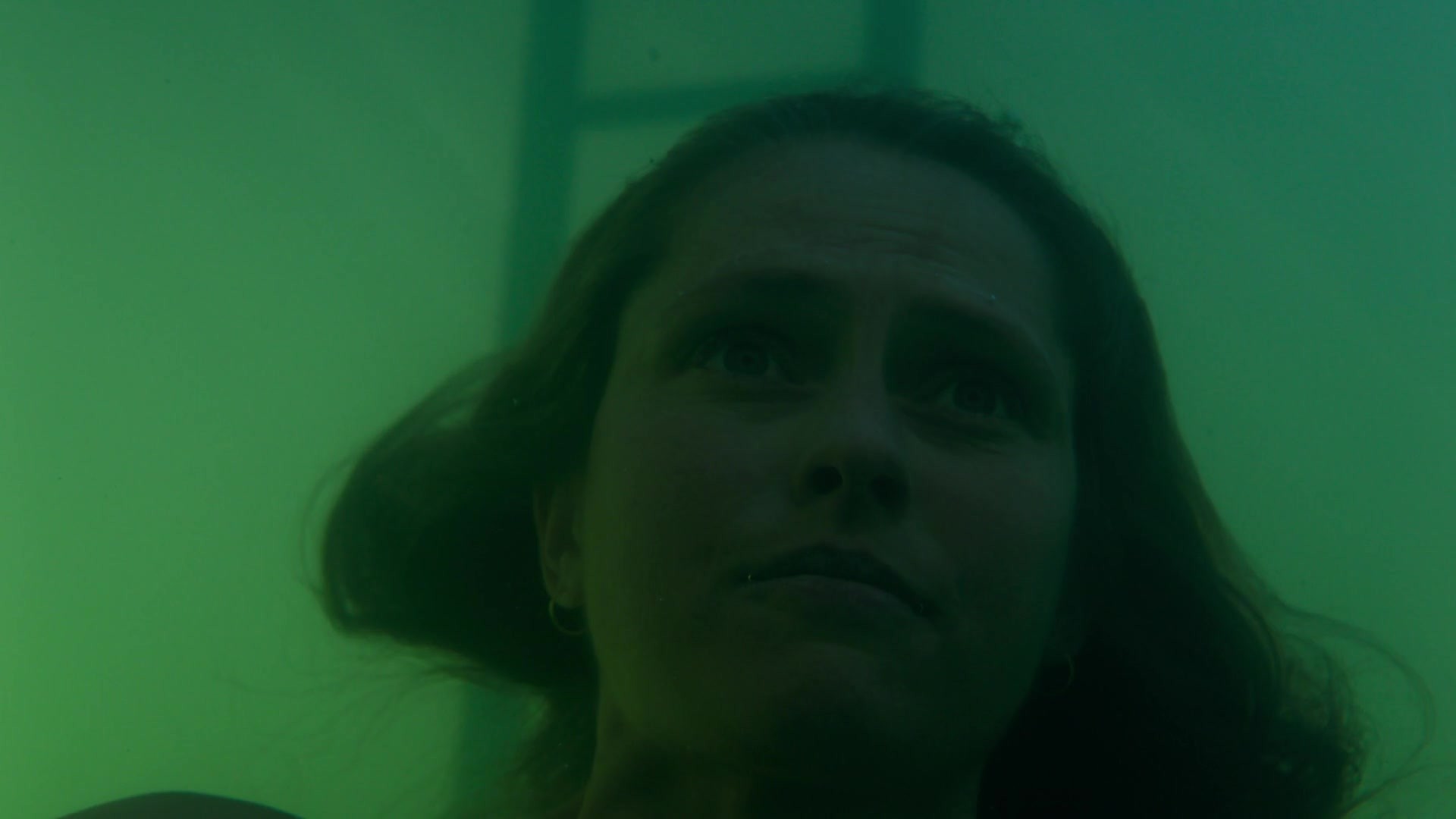adoringteresap_theclearing_1x04_caps_0340.jpg