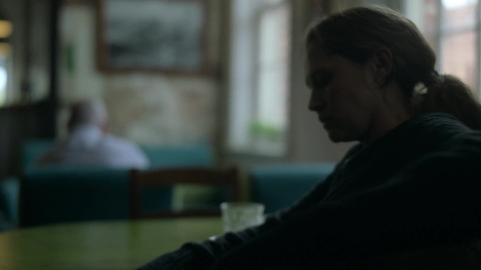 adoringteresap_theclearing_1x04_caps_0417.jpg
