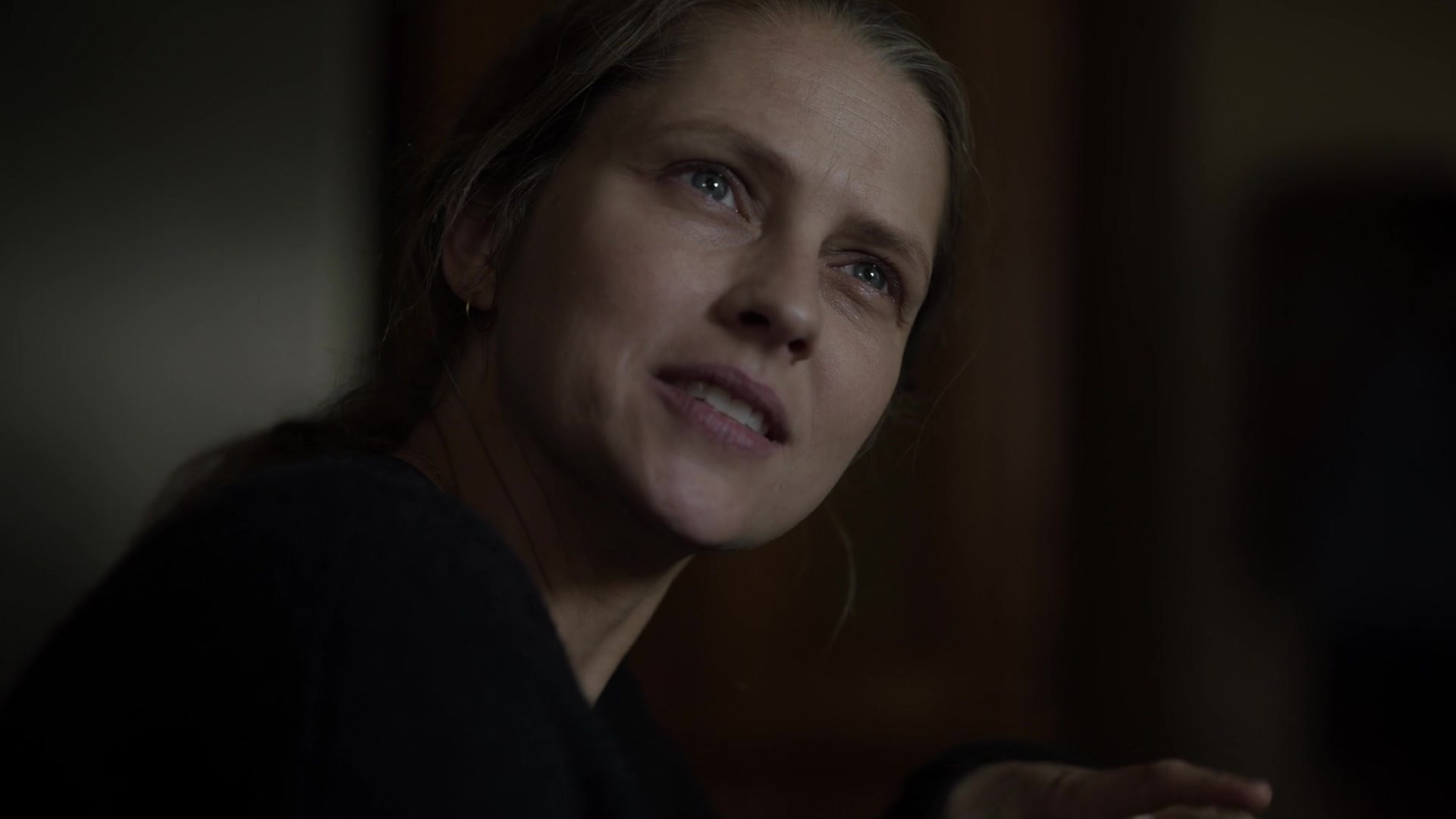 adoringteresap_theclearing_1x04_caps_0439.jpg
