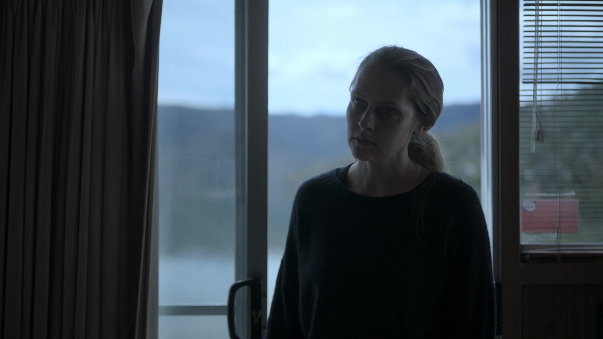 adoringteresap_theclearing_1x04_caps_0496.jpg