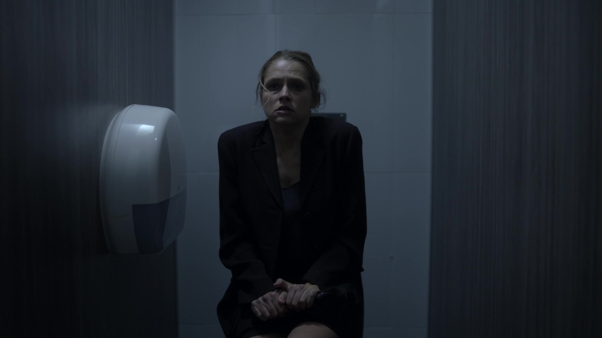 adoringteresap_theclearing_1x07_caps_0002.jpg