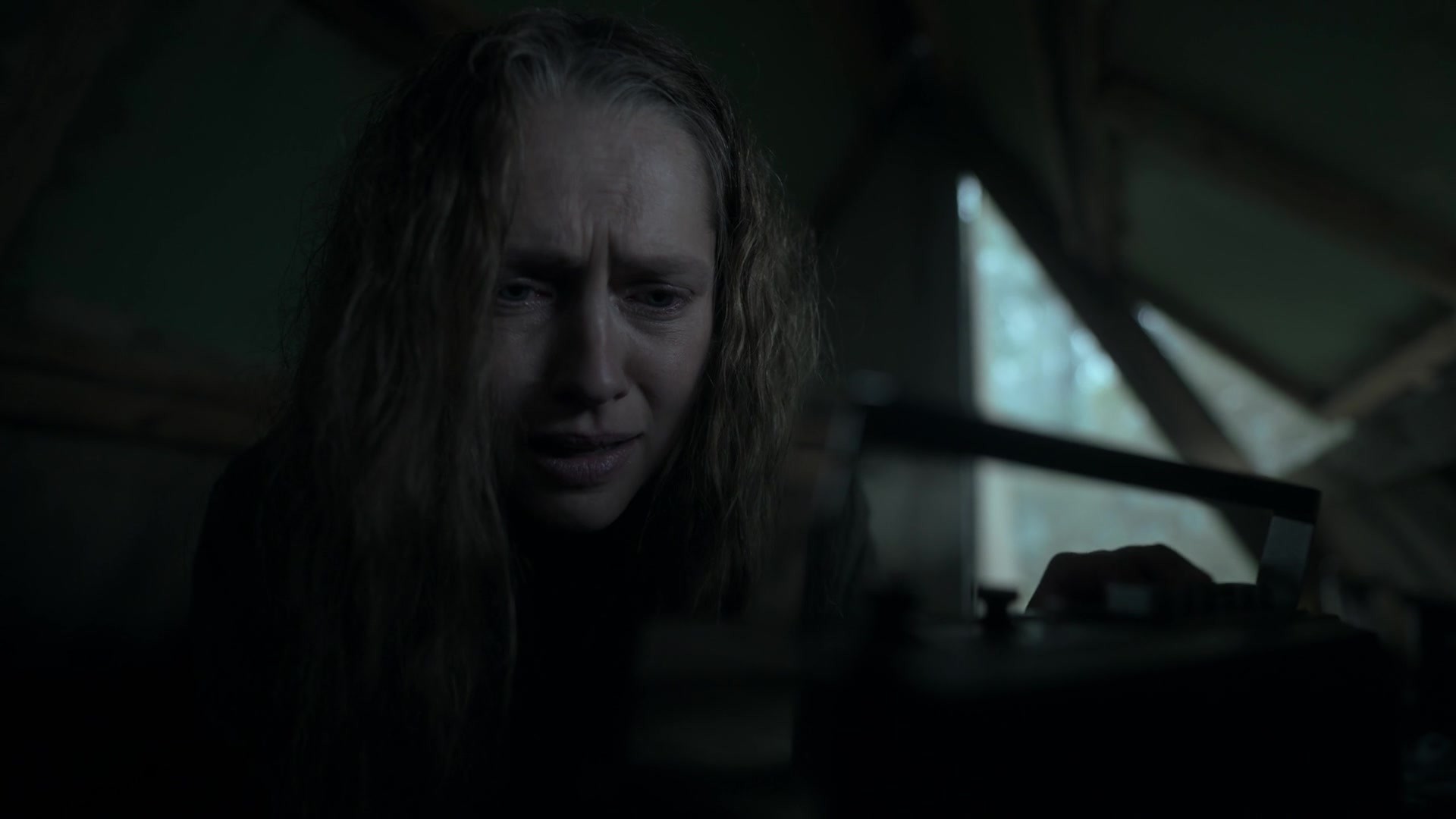 adoringteresap_theclearing_1x08_caps_0053.jpg