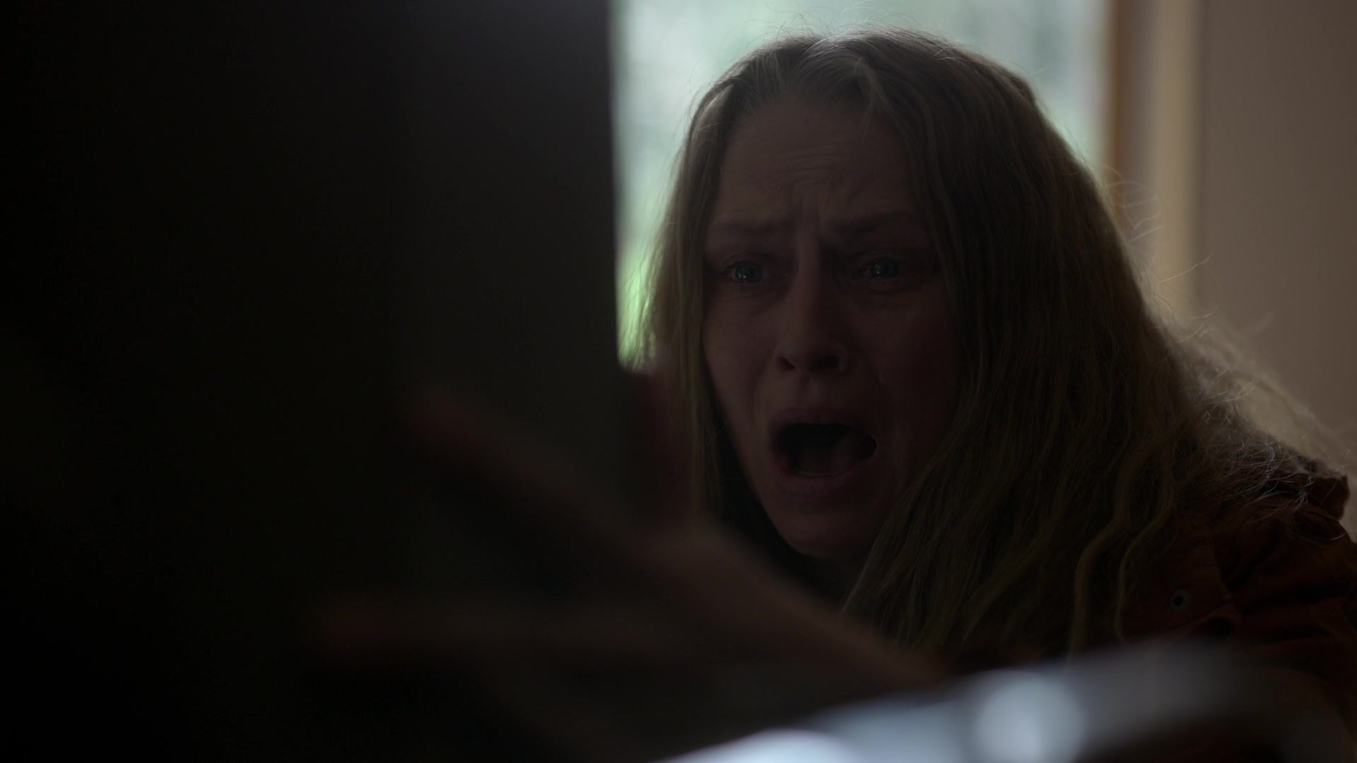 adoringteresap_theclearing_1x08_caps_0713.jpg