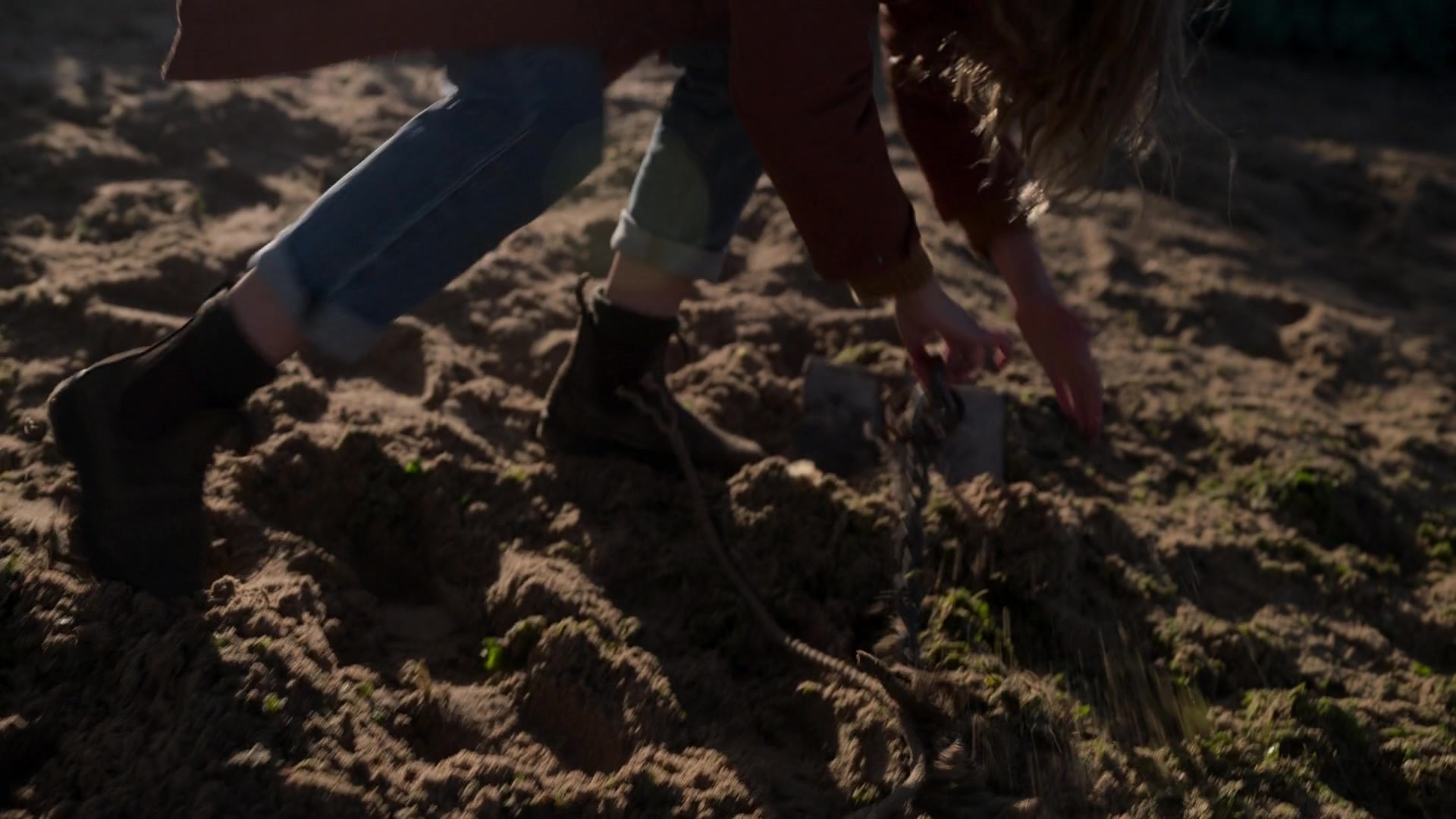 adoringteresap_theclearing_1x08_caps_0914.jpg