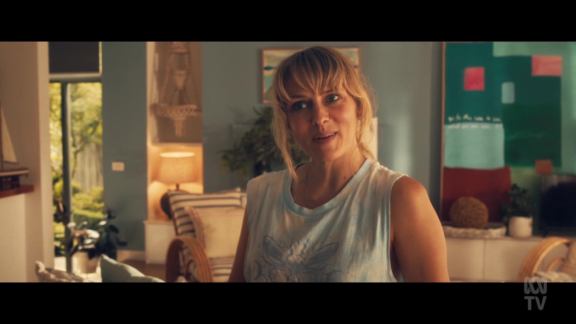 adoringteresap_thefamilynextdoor_1x01_0148.jpg
