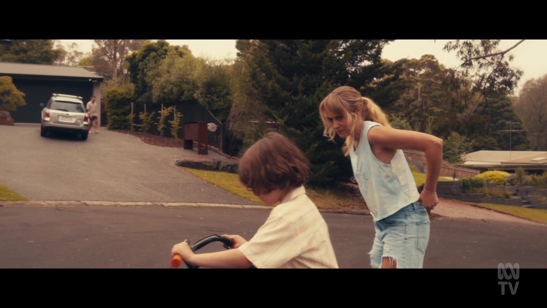 adoringteresap_thefamilynextdoor_1x01_0253.jpg