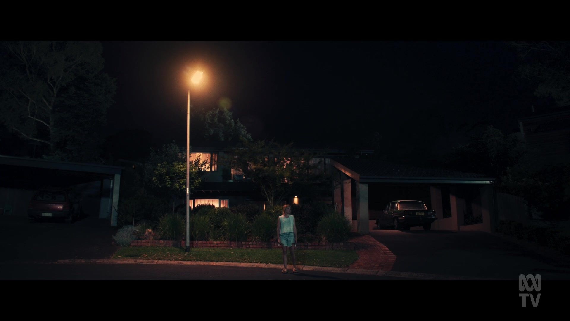 adoringteresap_thefamilynextdoor_1x01_0321.jpg