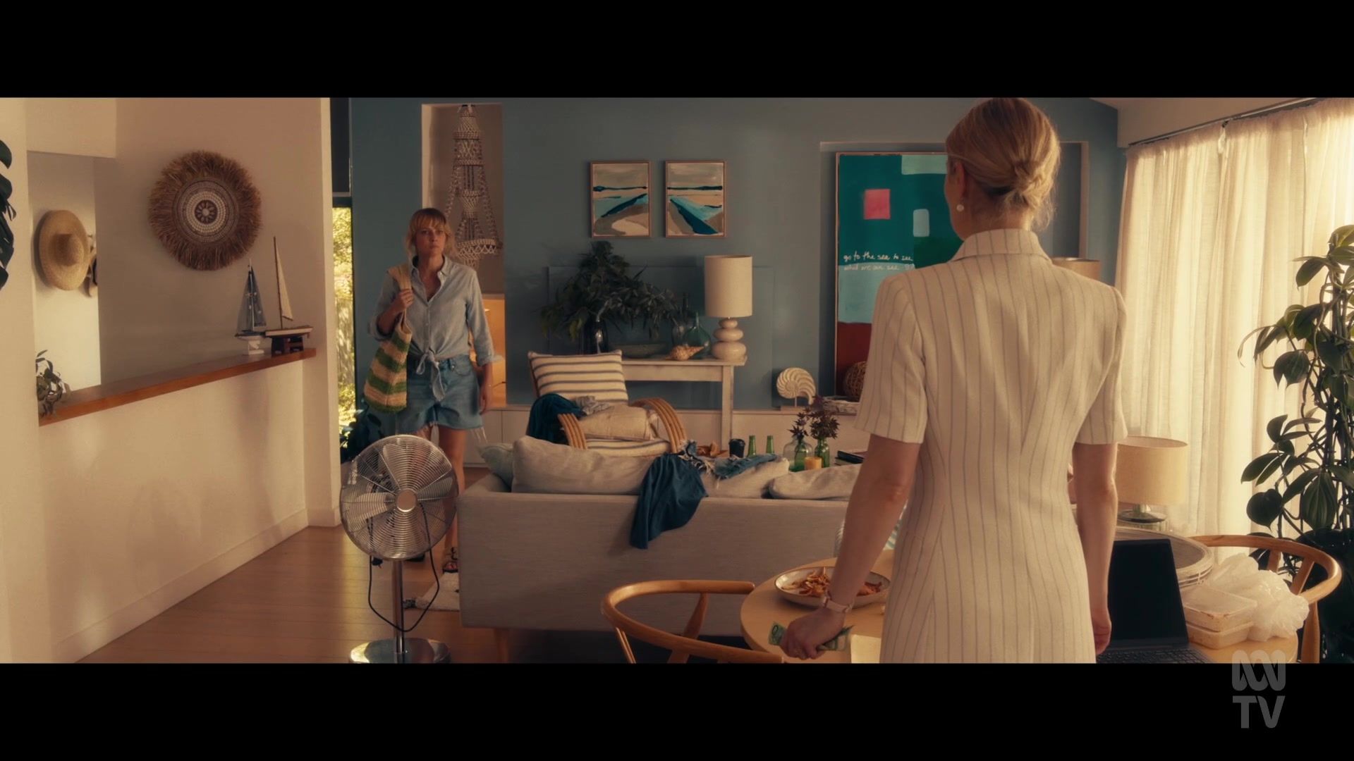 adoringteresap_thefamilynextdoor_1x01_0466.jpg
