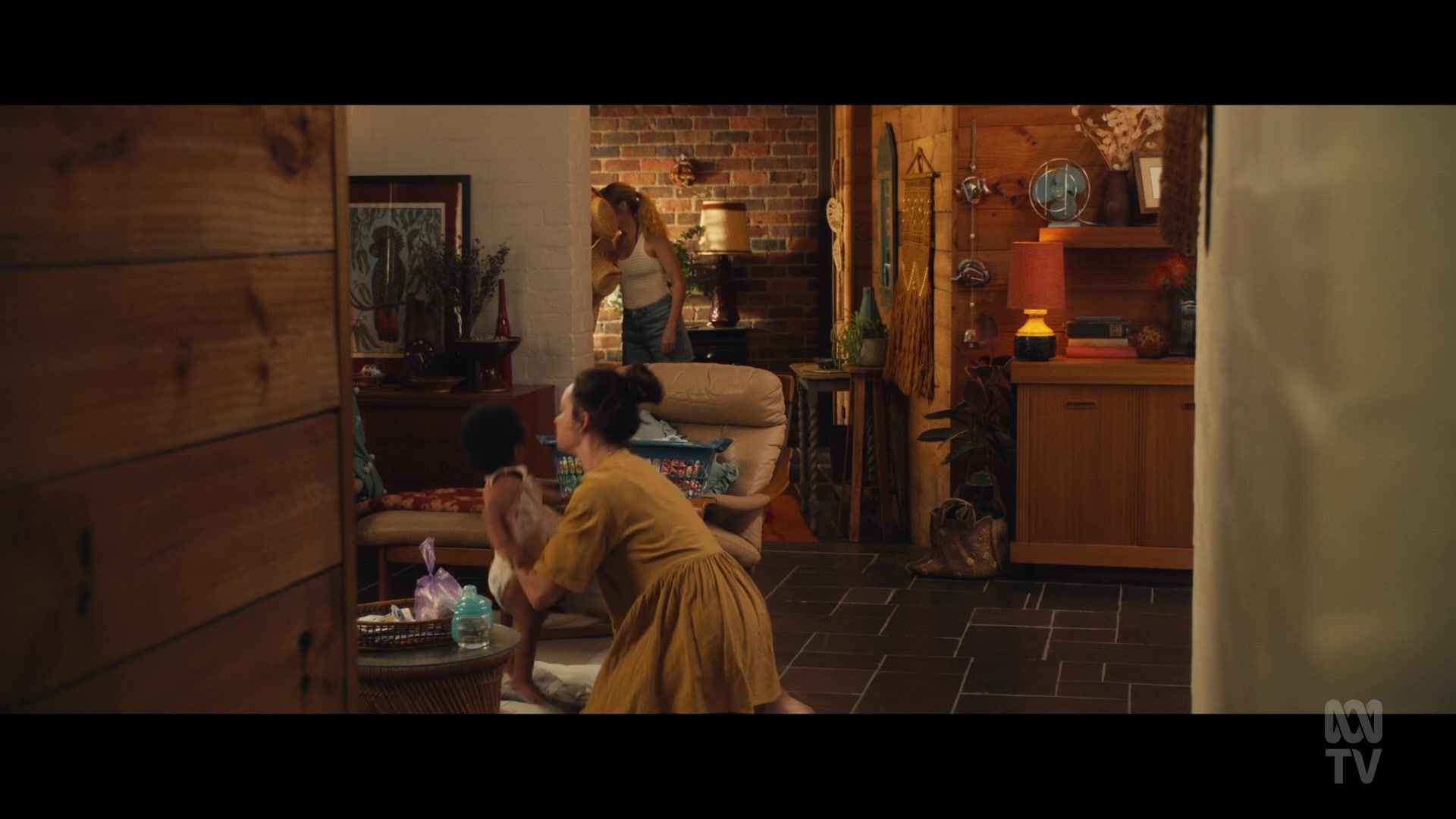 adoringteresap_thefamilynextdoor_1x03_0078.jpg