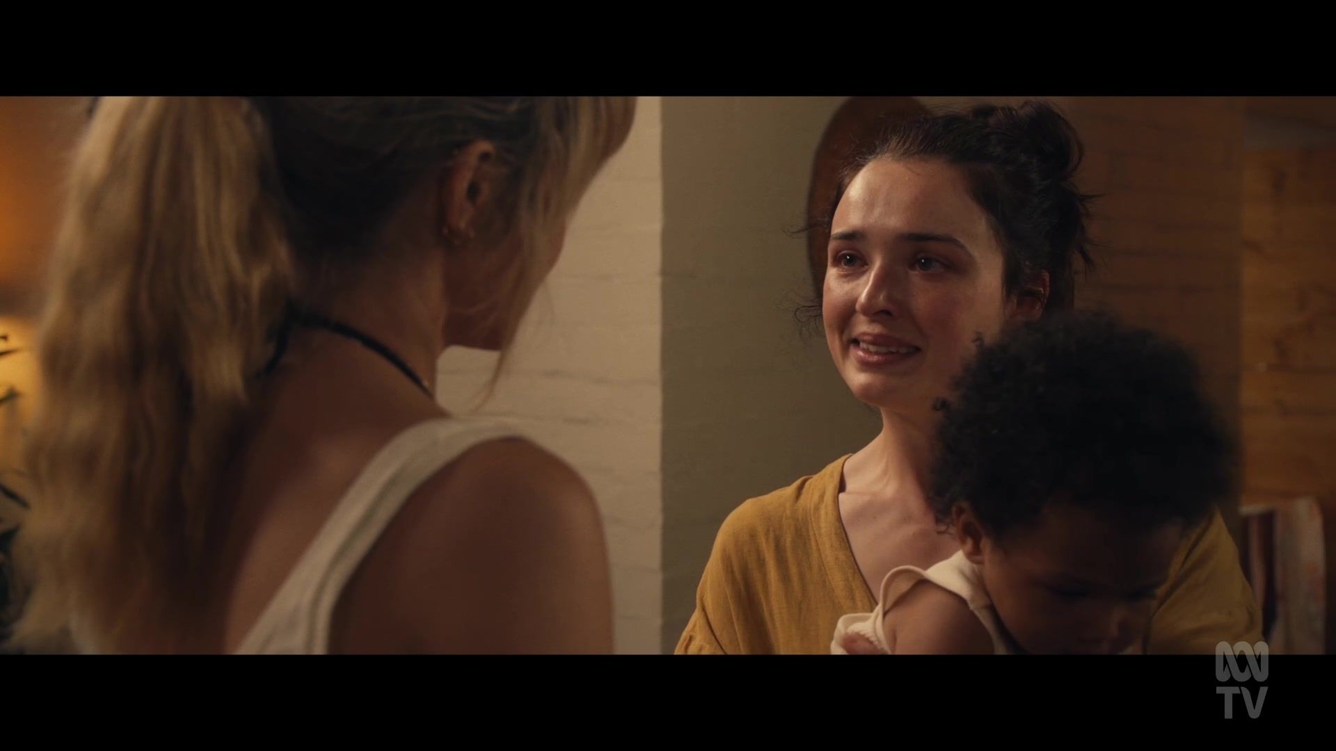adoringteresap_thefamilynextdoor_1x03_0090.jpg