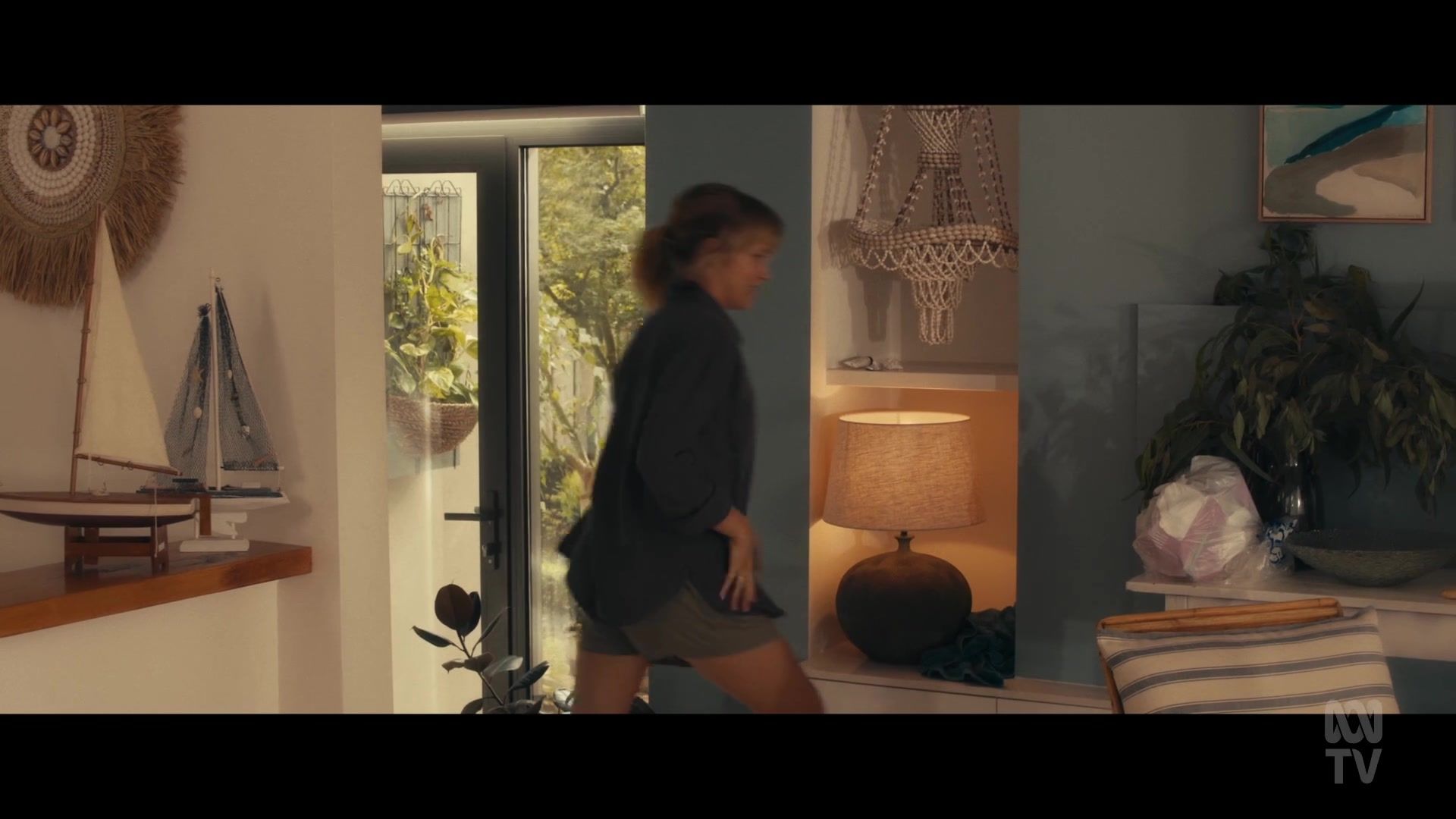 adoringteresap_thefamilynextdoor_1x03_0325.jpg