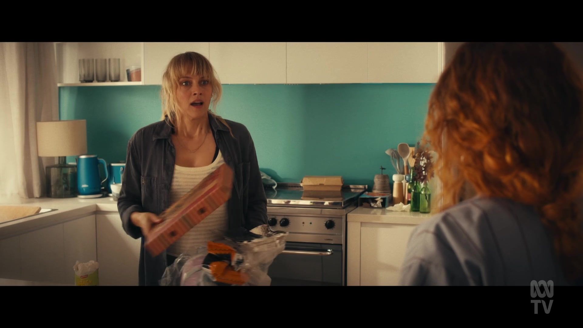adoringteresap_thefamilynextdoor_1x03_0335.jpg